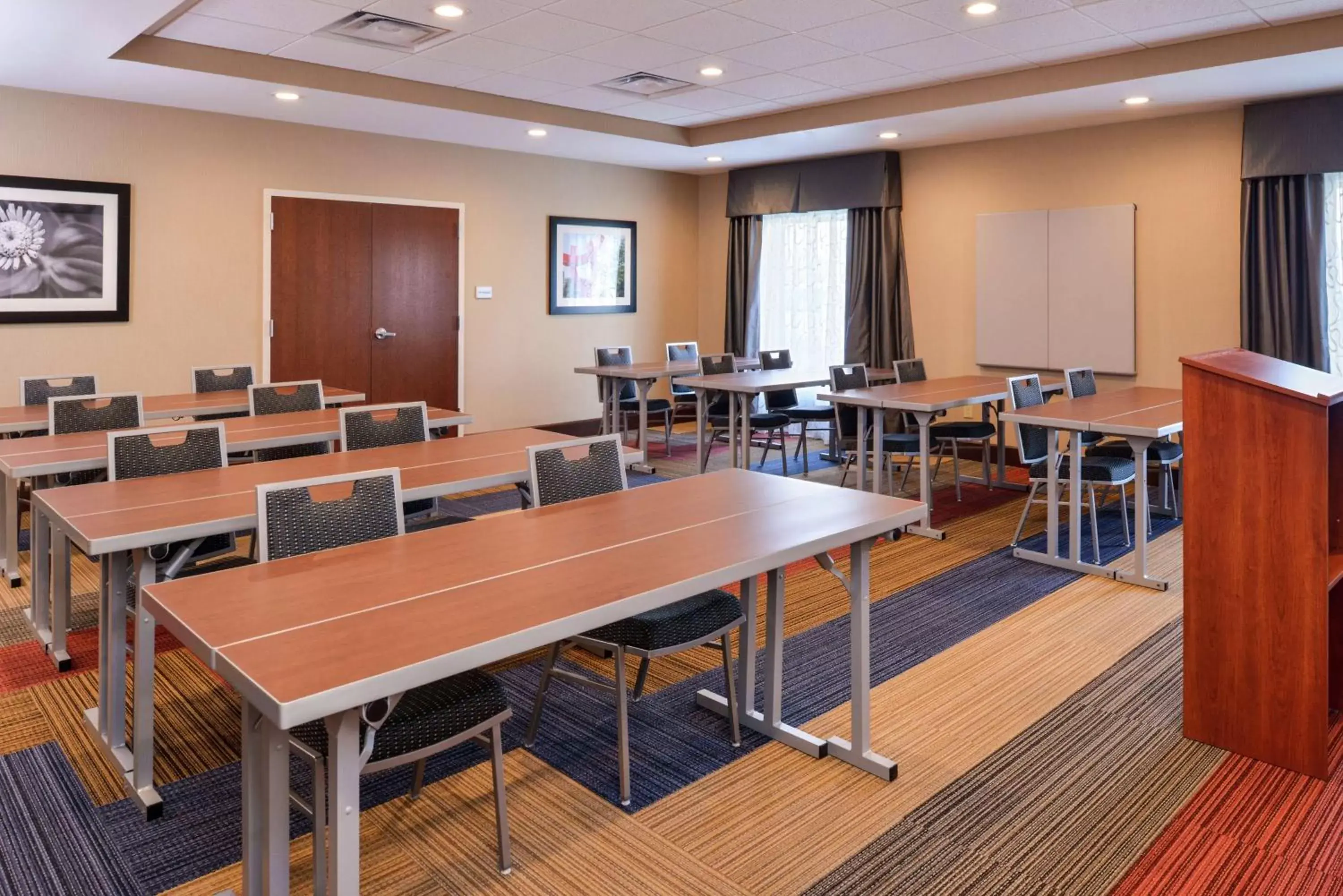 Meeting/conference room in Hampton Inn & Suites by Hilton Lonoke