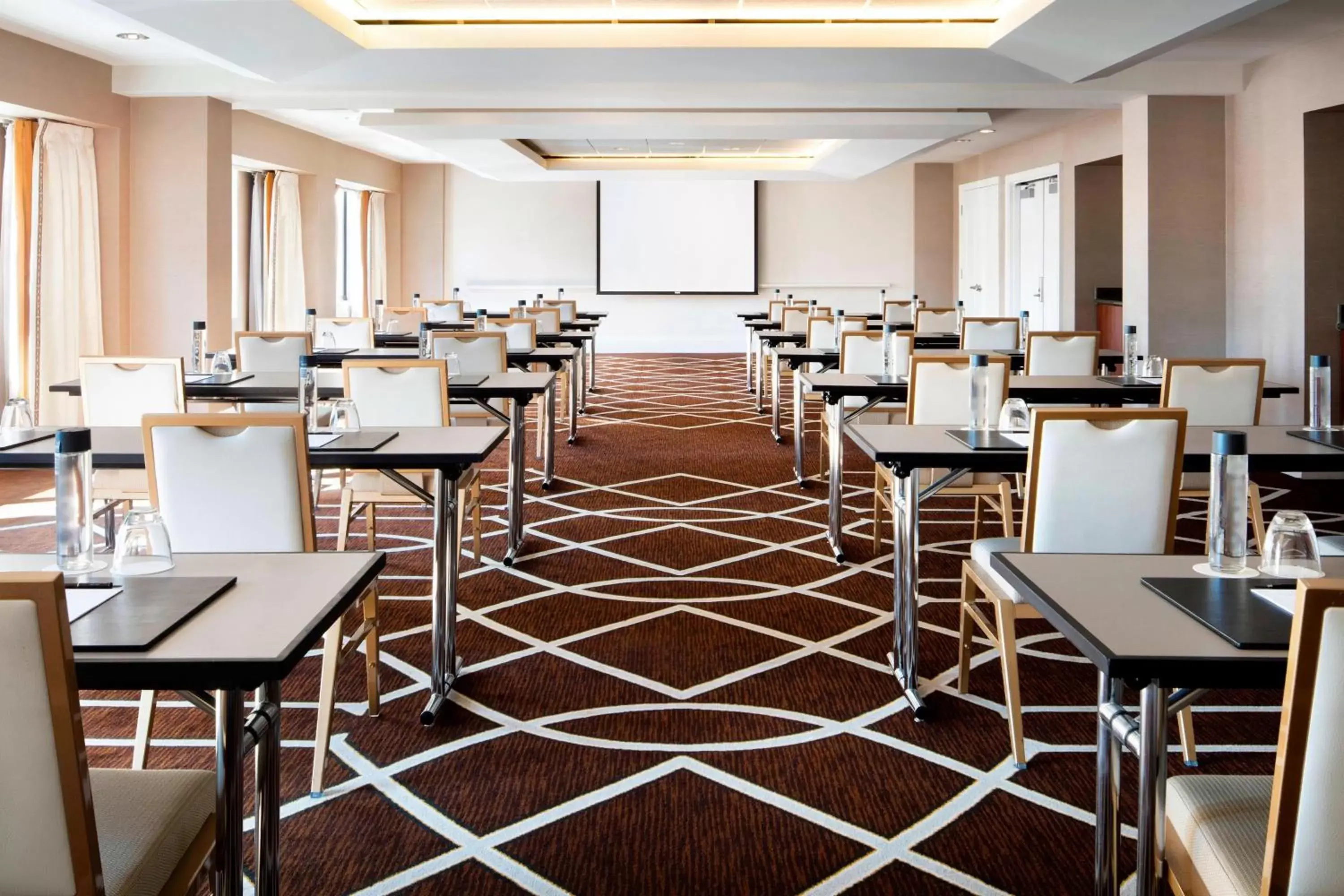 Meeting/conference room, Restaurant/Places to Eat in The Gwen, a Luxury Collection Hotel, Michigan Avenue Chicago