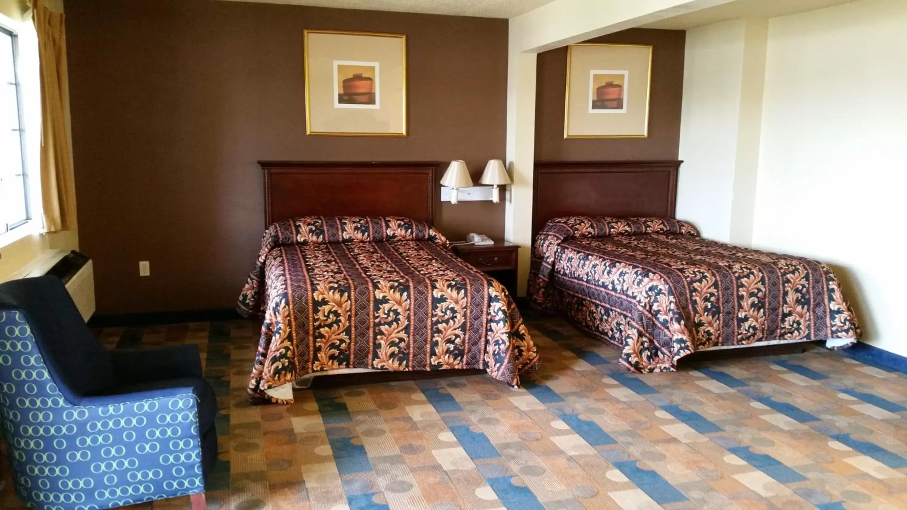 Photo of the whole room, Bed in Travel Inn Motel