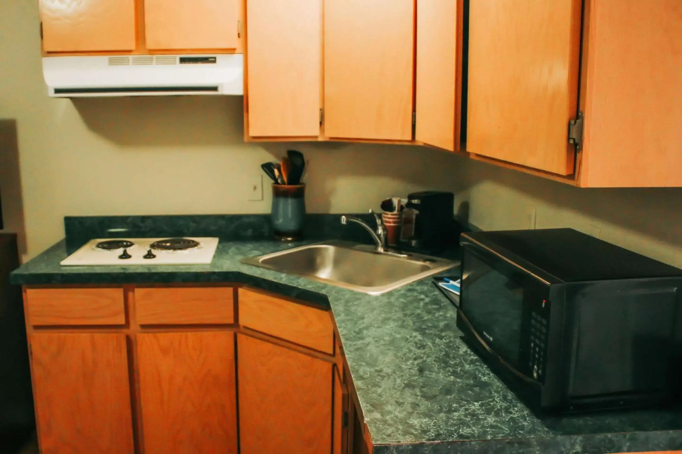 Photo of the whole room, Kitchen/Kitchenette in Rodeway Inn & Suites Lake Havasu City