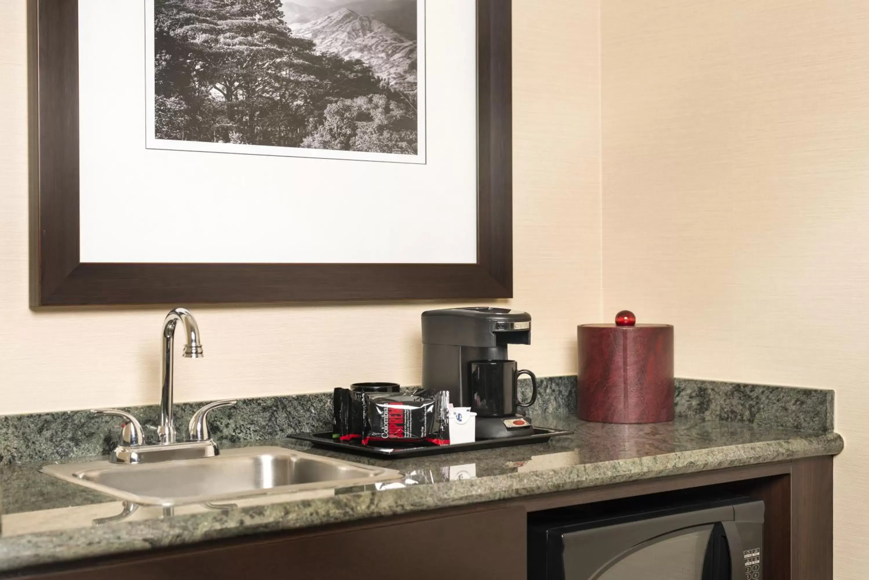 Coffee/tea facilities, Kitchen/Kitchenette in Ayres Suites Ontario at the Mills Mall - Rancho Cucamonga