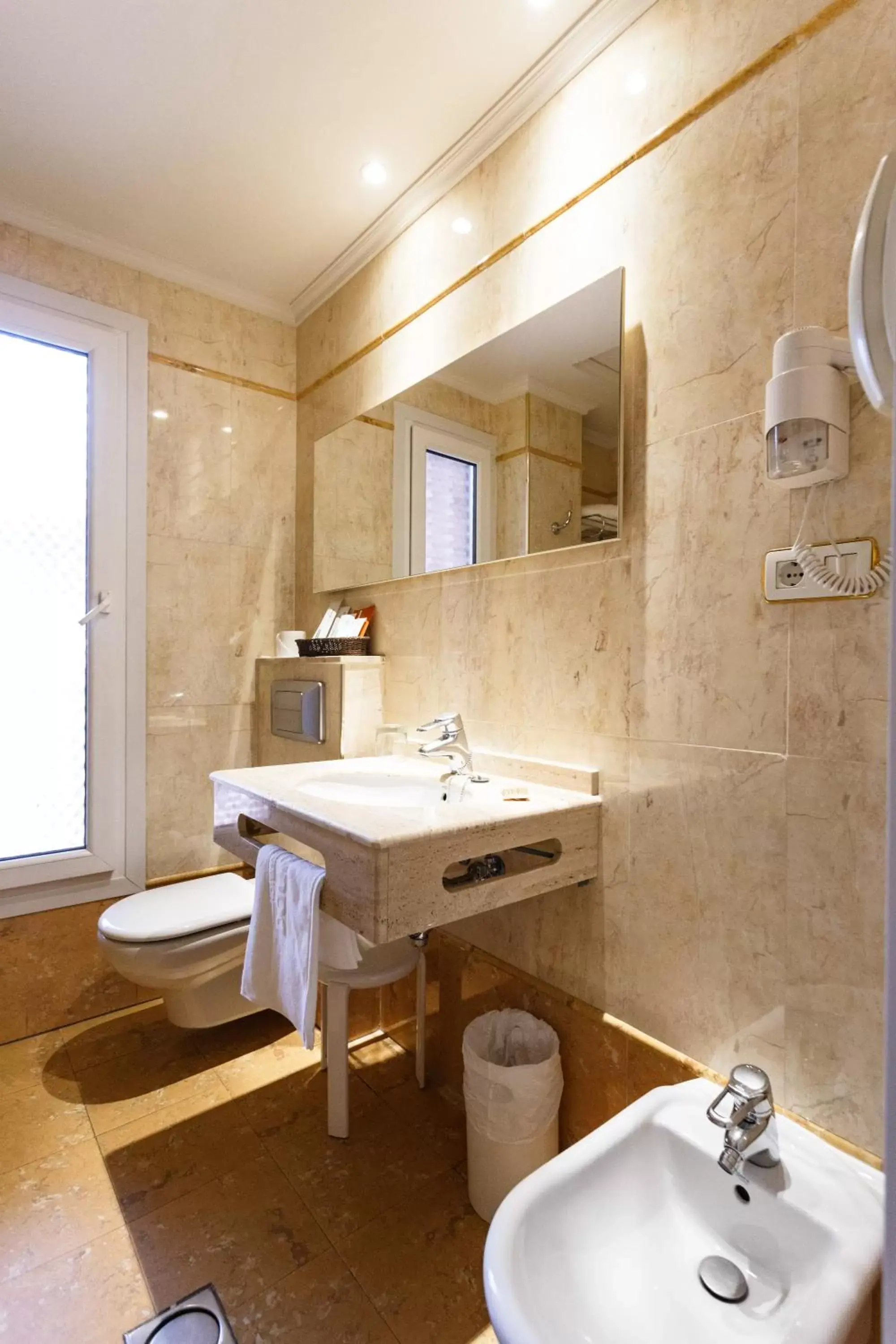 Bathroom in Hotel Dauro Premier