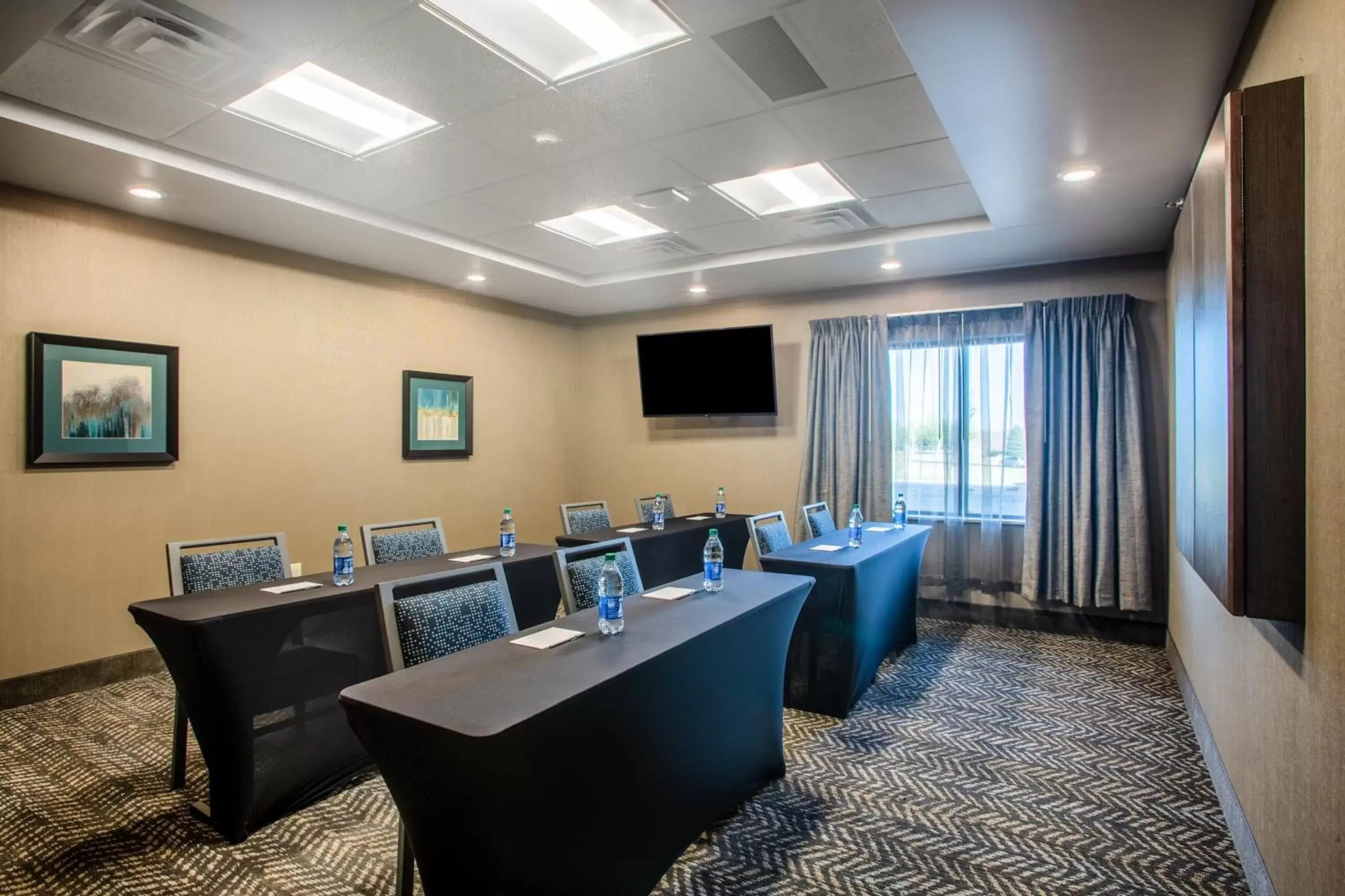 Meeting/conference room in Staybridge Suites - Sioux Falls Southwest, an IHG Hotel