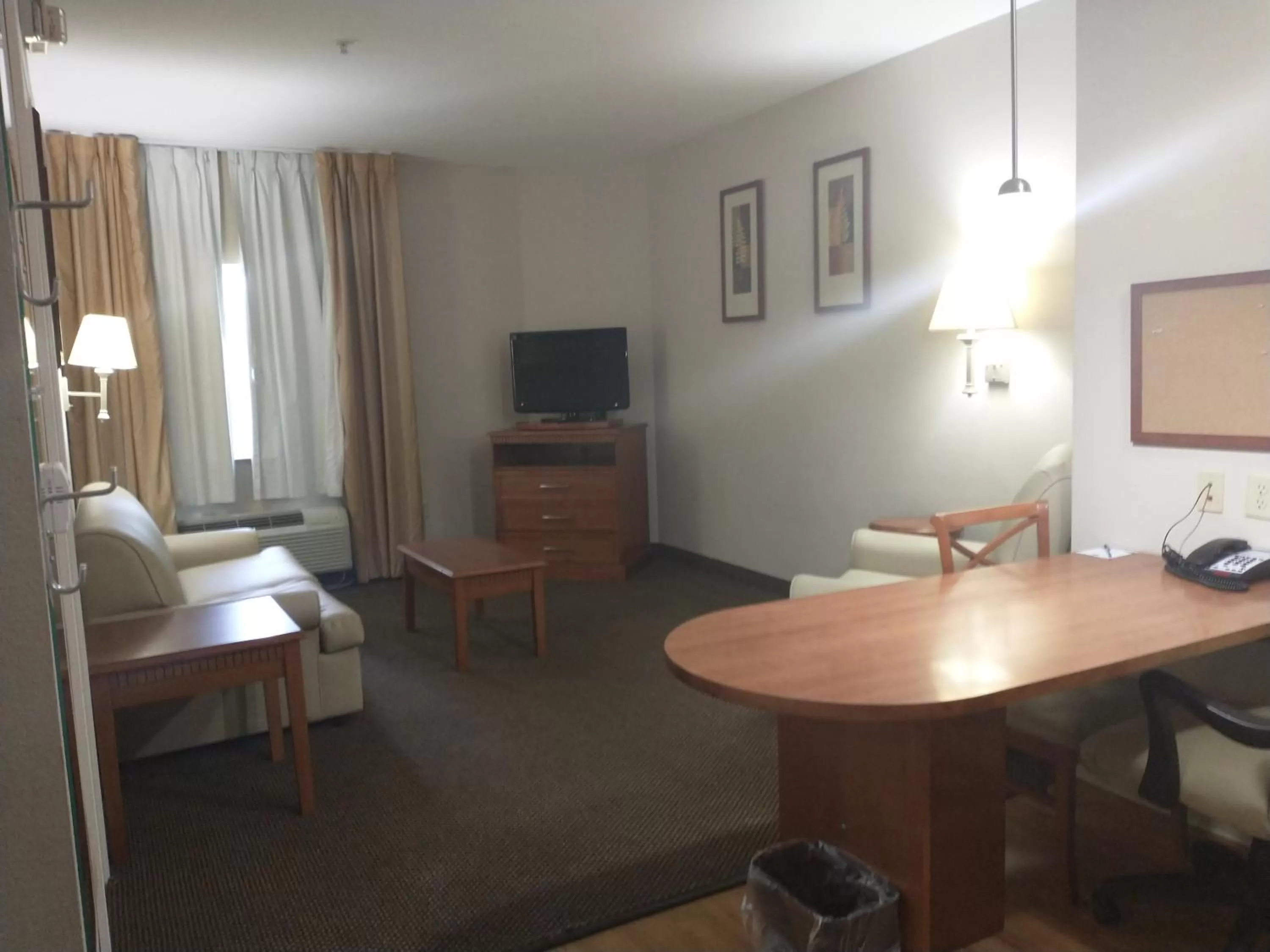 Living room, Bed in MainStay Suites Denham Springs - Baton Rouge East