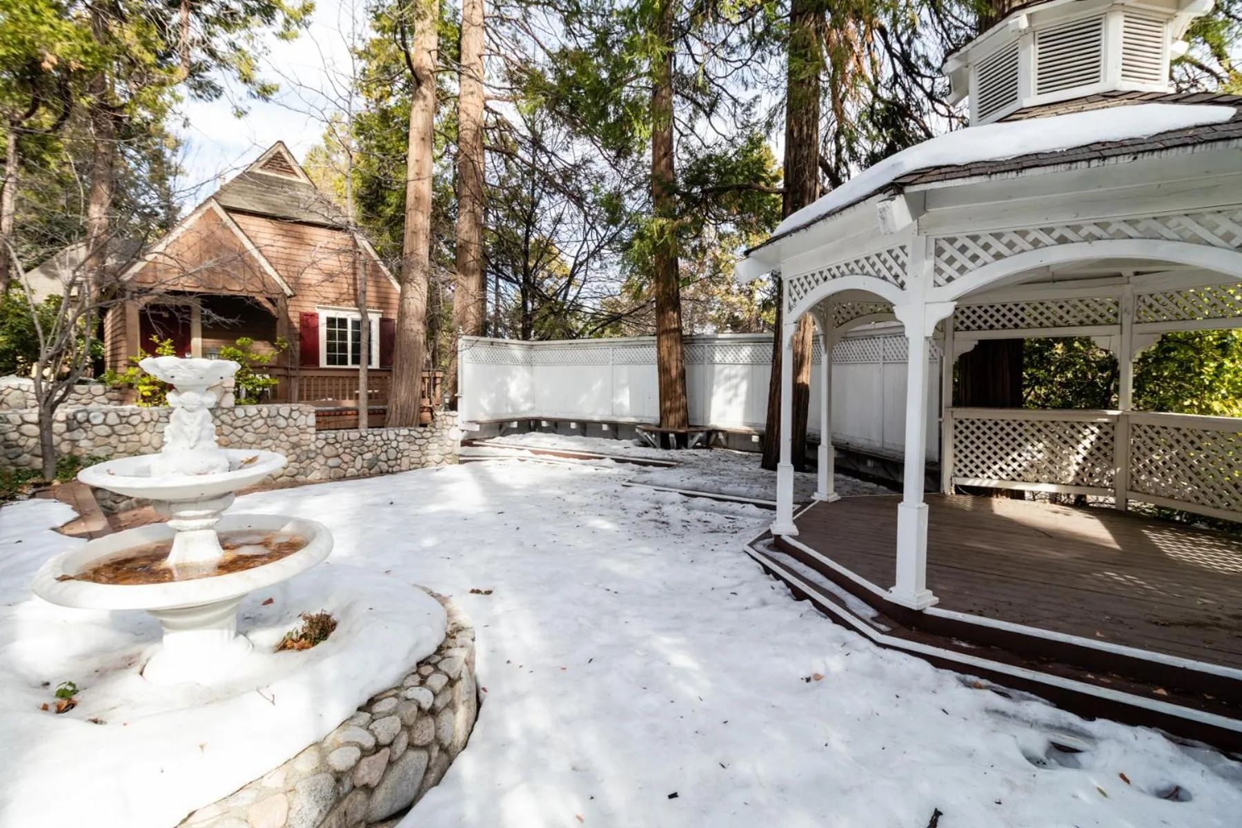 Saddleback Inn at Lake Arrowhead