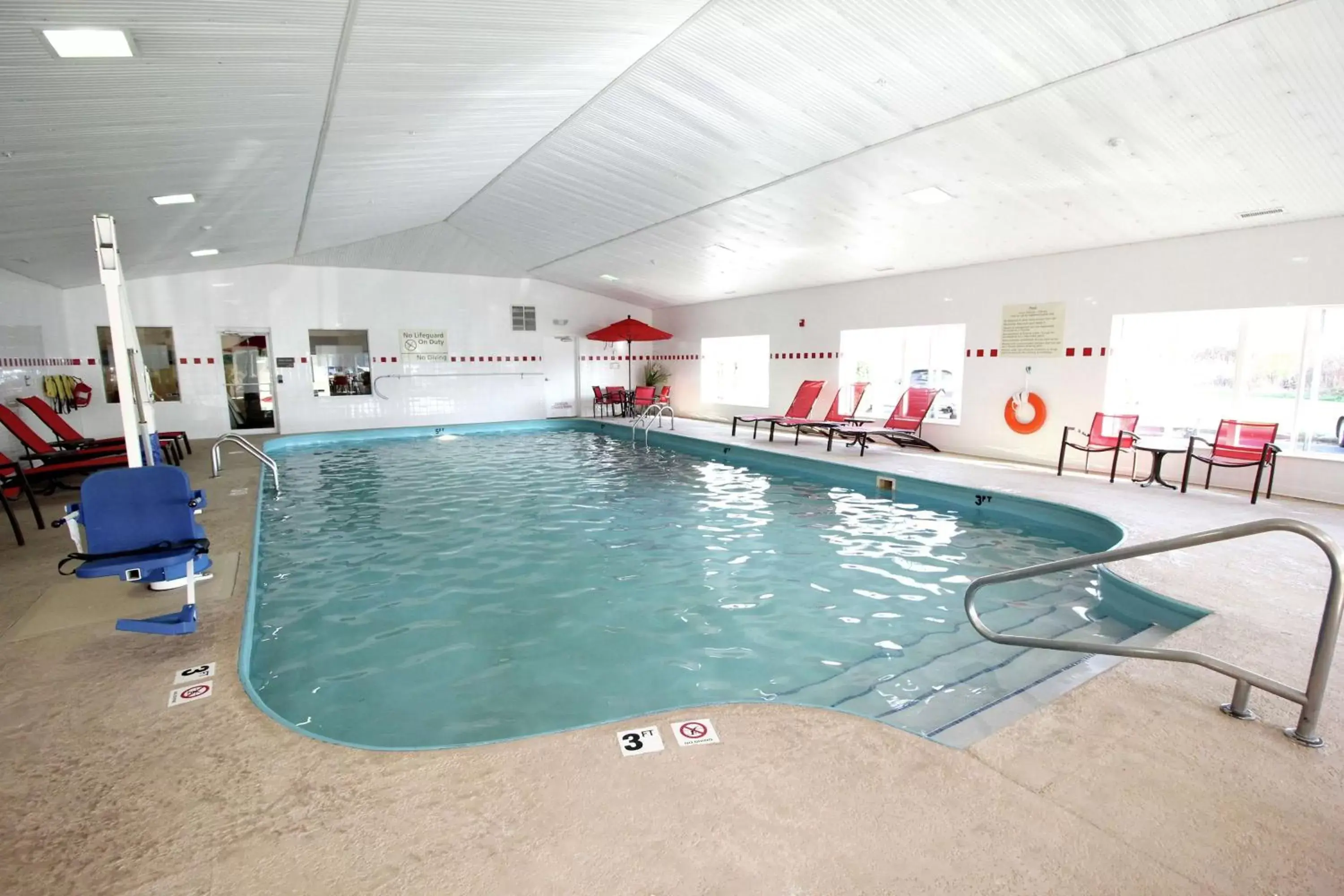 Pool view, Swimming Pool in Hampton Inn Sandusky-Central