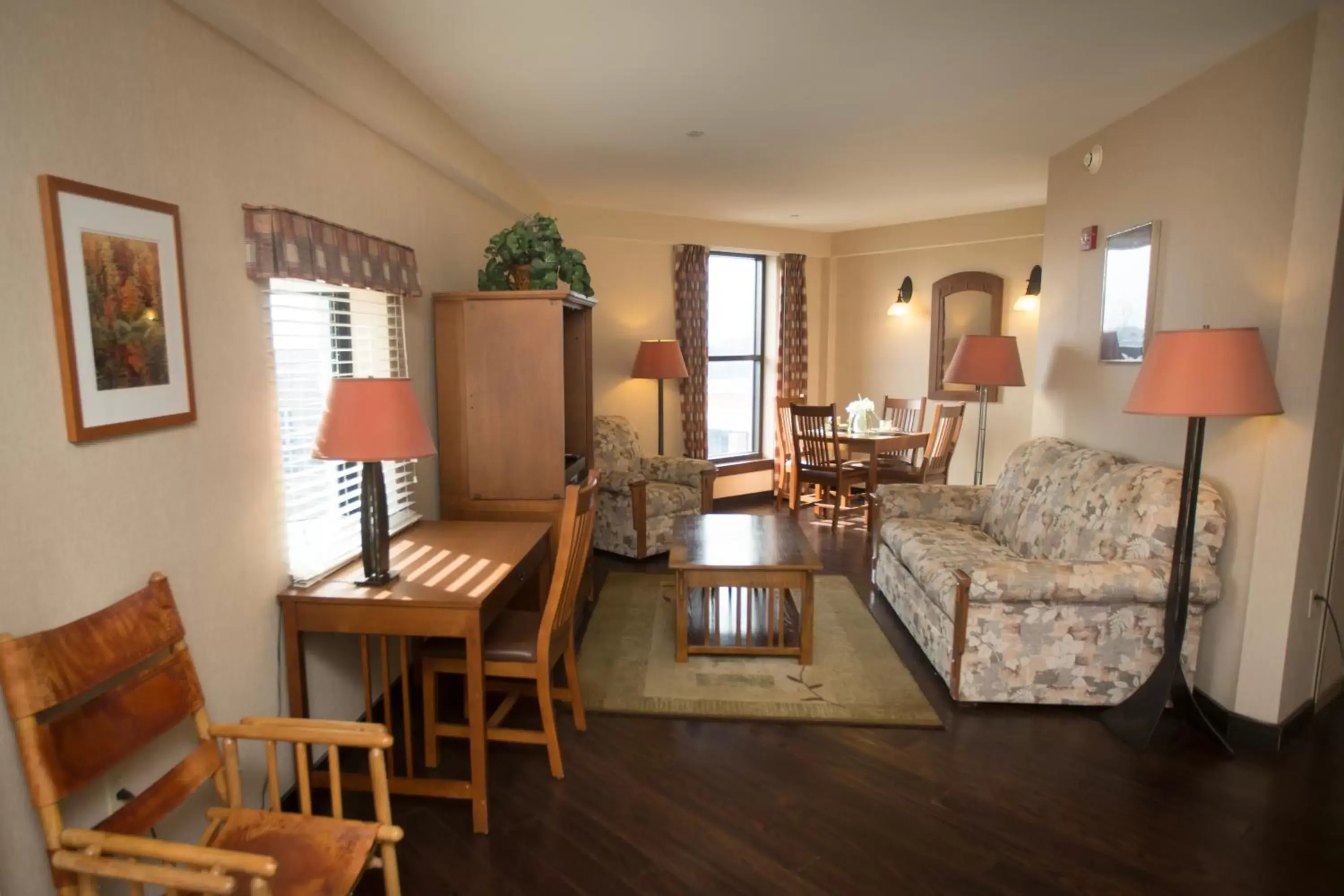 King Suite with Balcony in Clifty Inn