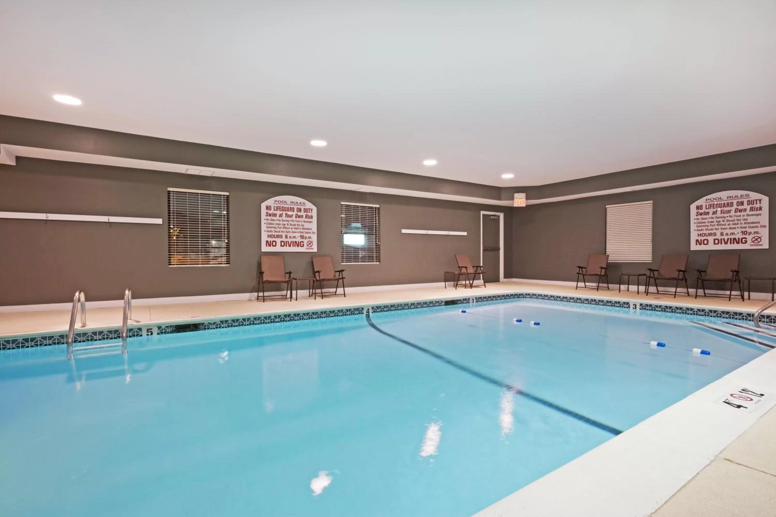 Swimming pool in Best Western North Attleboro - Providence Beltway