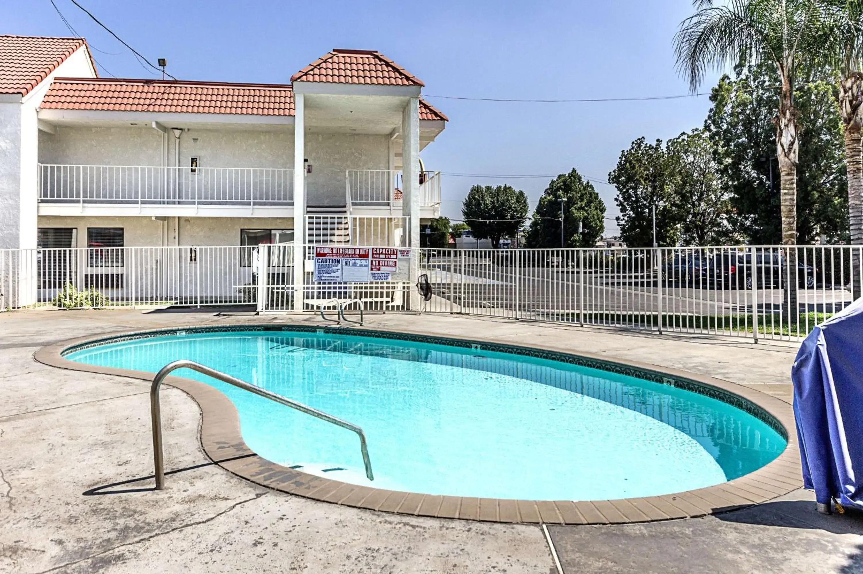 Day, Swimming Pool in Motel 6-Fresno, CA