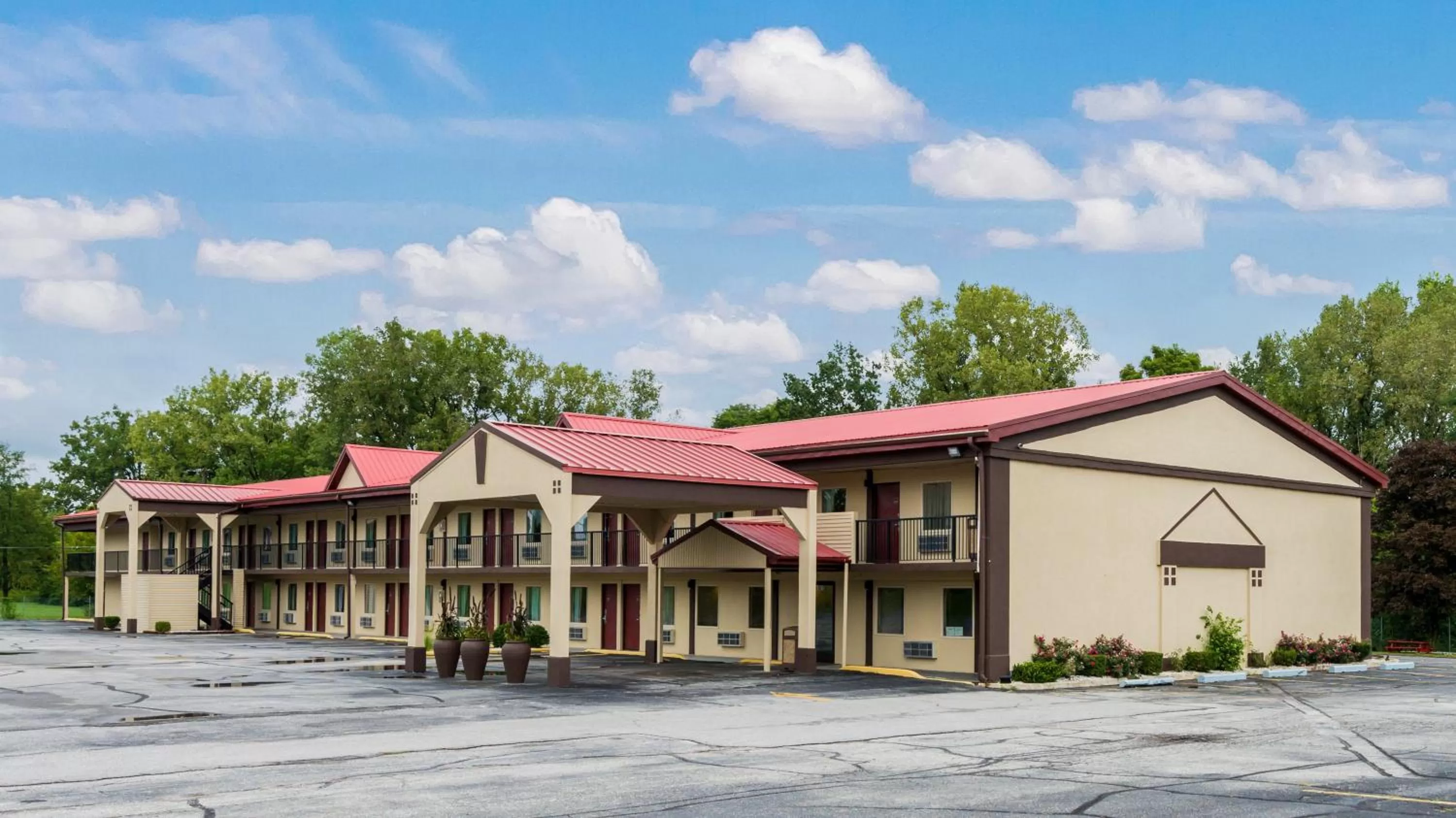 Property building in Red Roof Inn Marion, IN