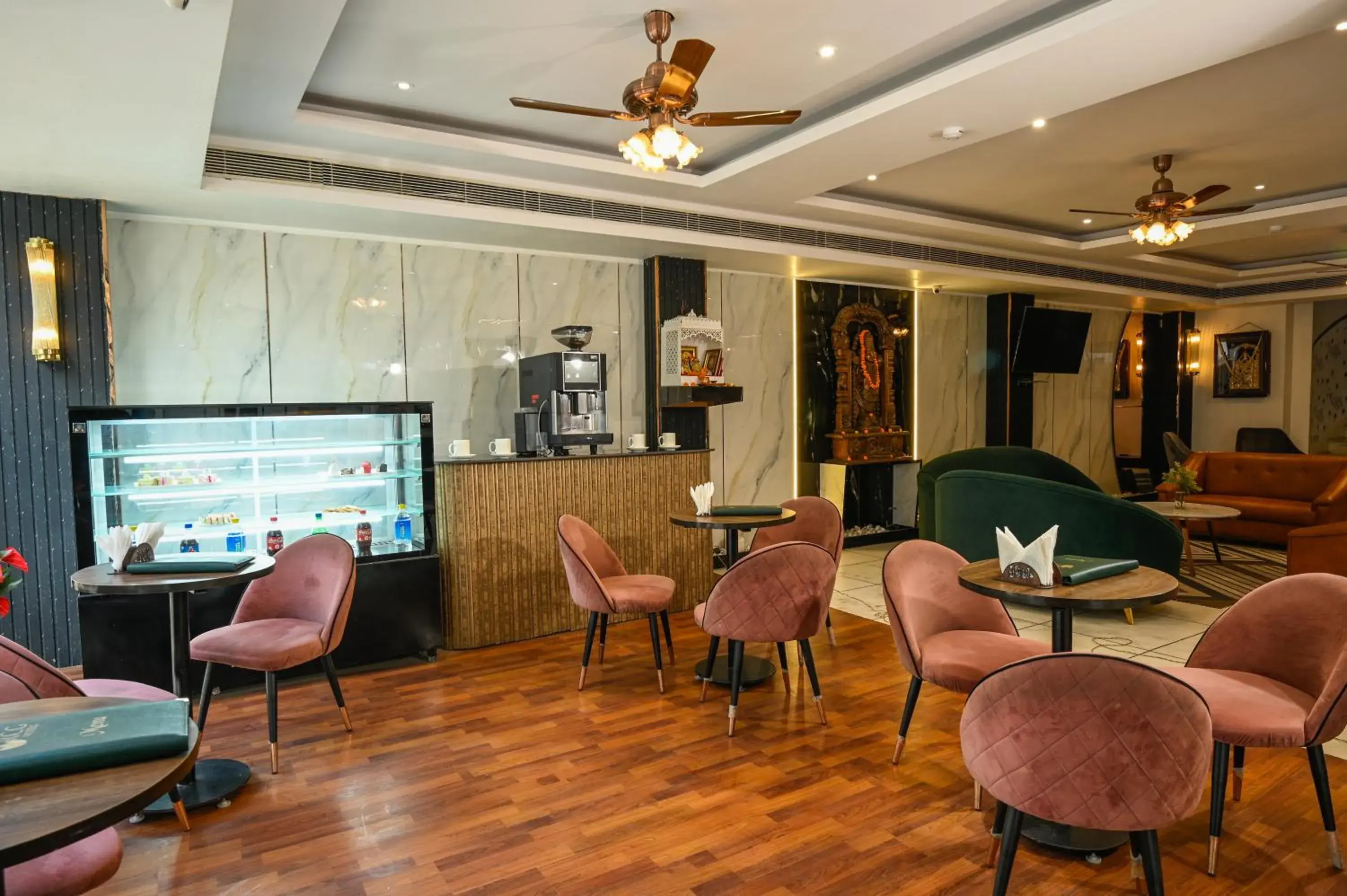 Restaurant/places to eat in Hotel Krishna Deluxe-By RCG Hotels