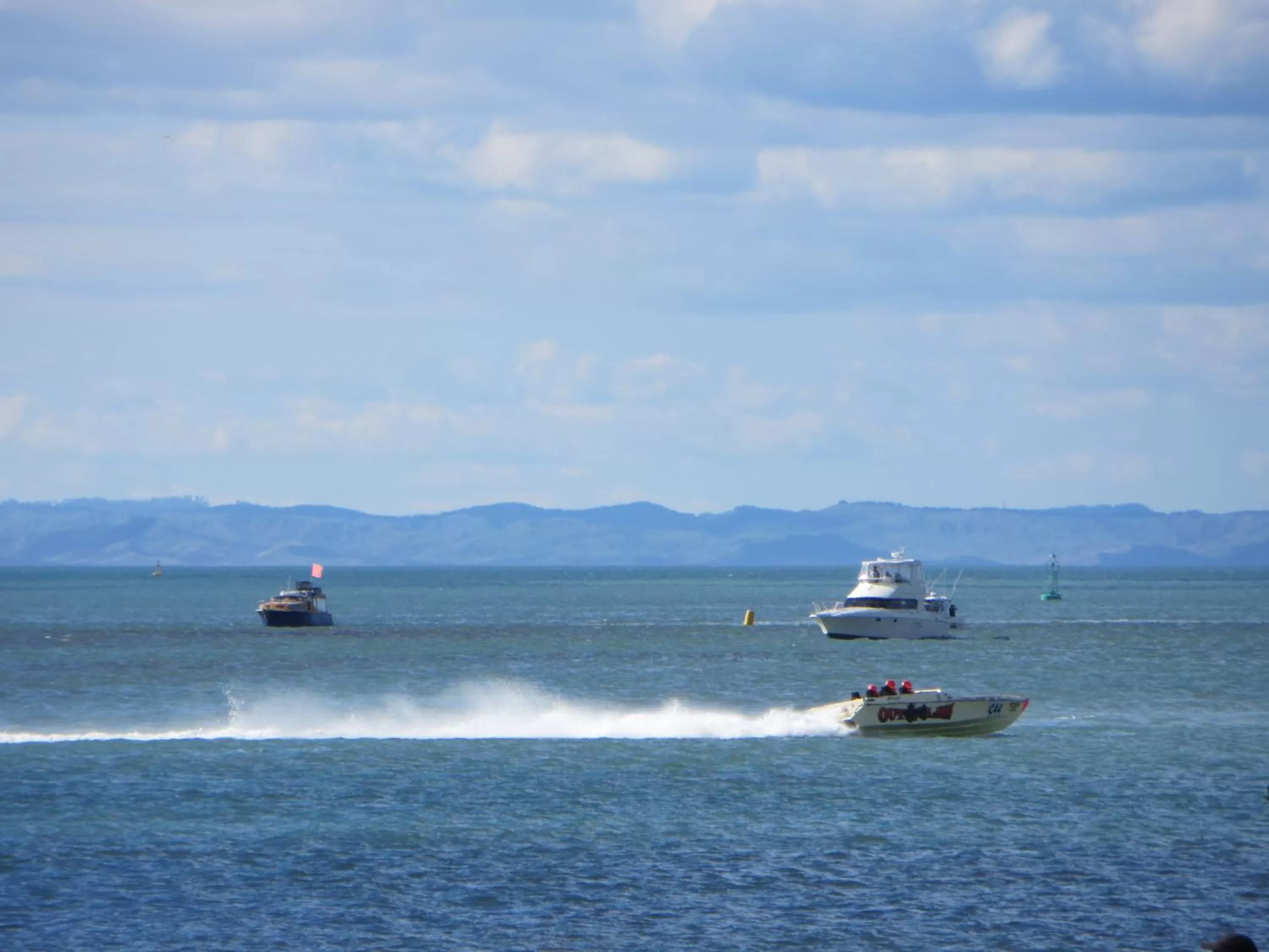 Beach in Harbour View Motel on Ahuriri Beach in Napier NZ with sea view suites
