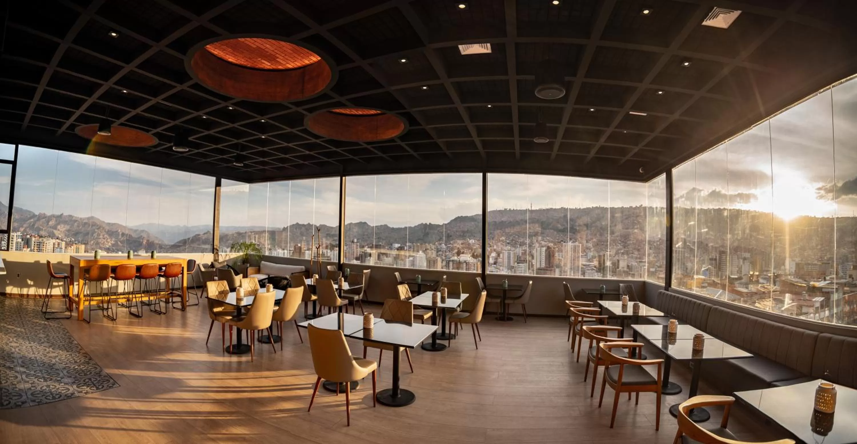 Restaurant/places to eat in Mitru Express Hotel