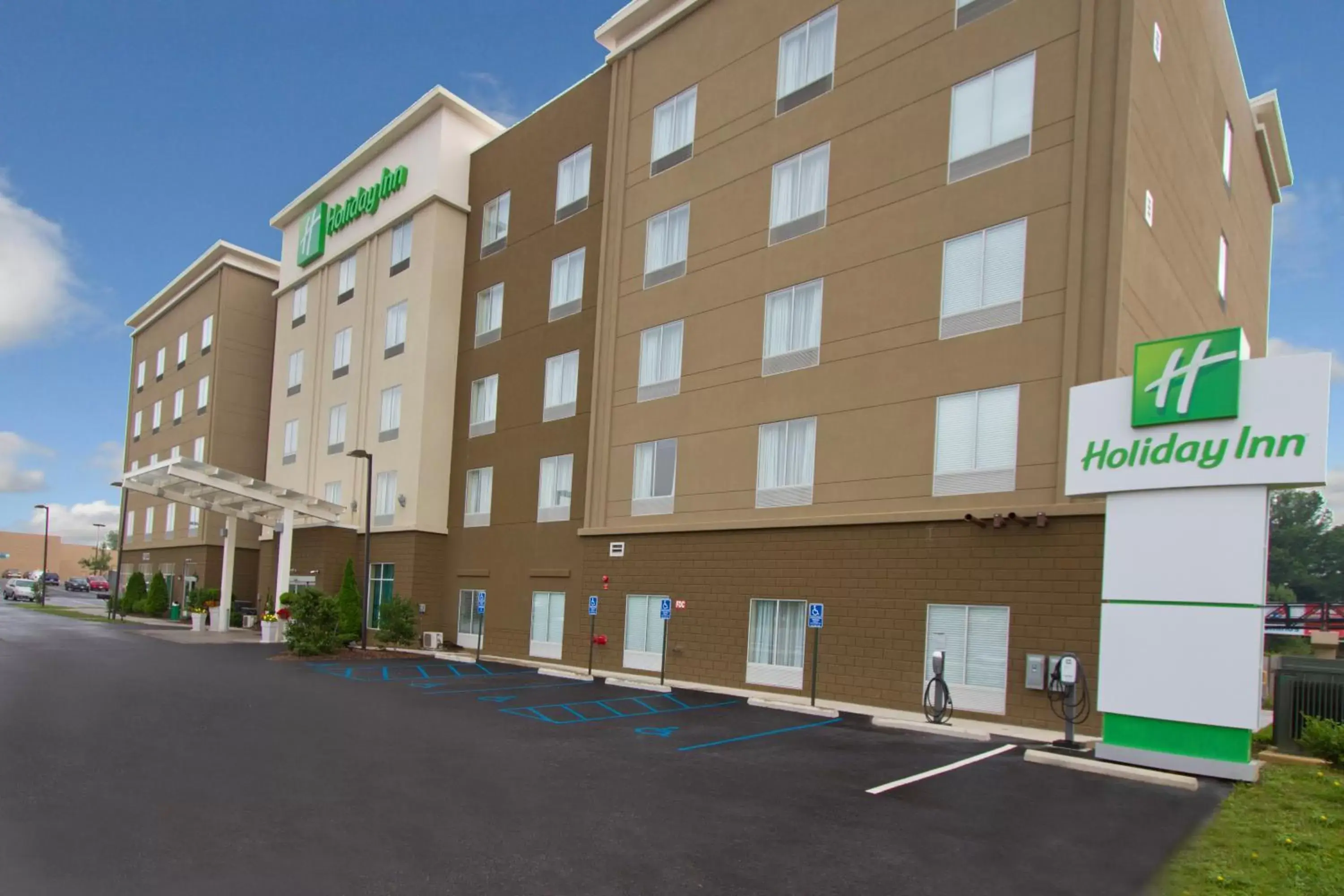 Property Building in Holiday Inn Christiansburg Blacksburg, an IHG Hotel