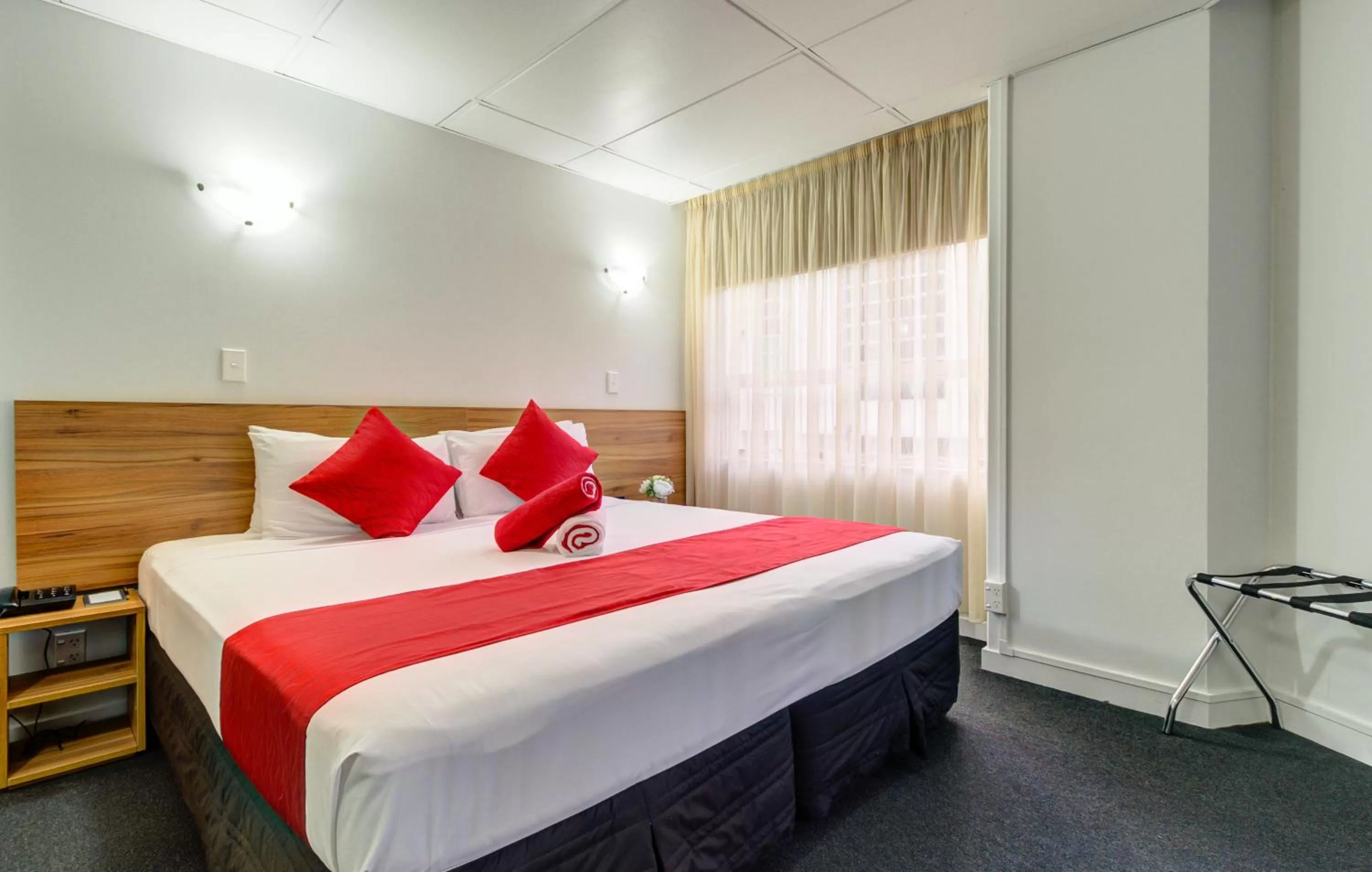 Bedroom, Bed in Ascotia Off Queen