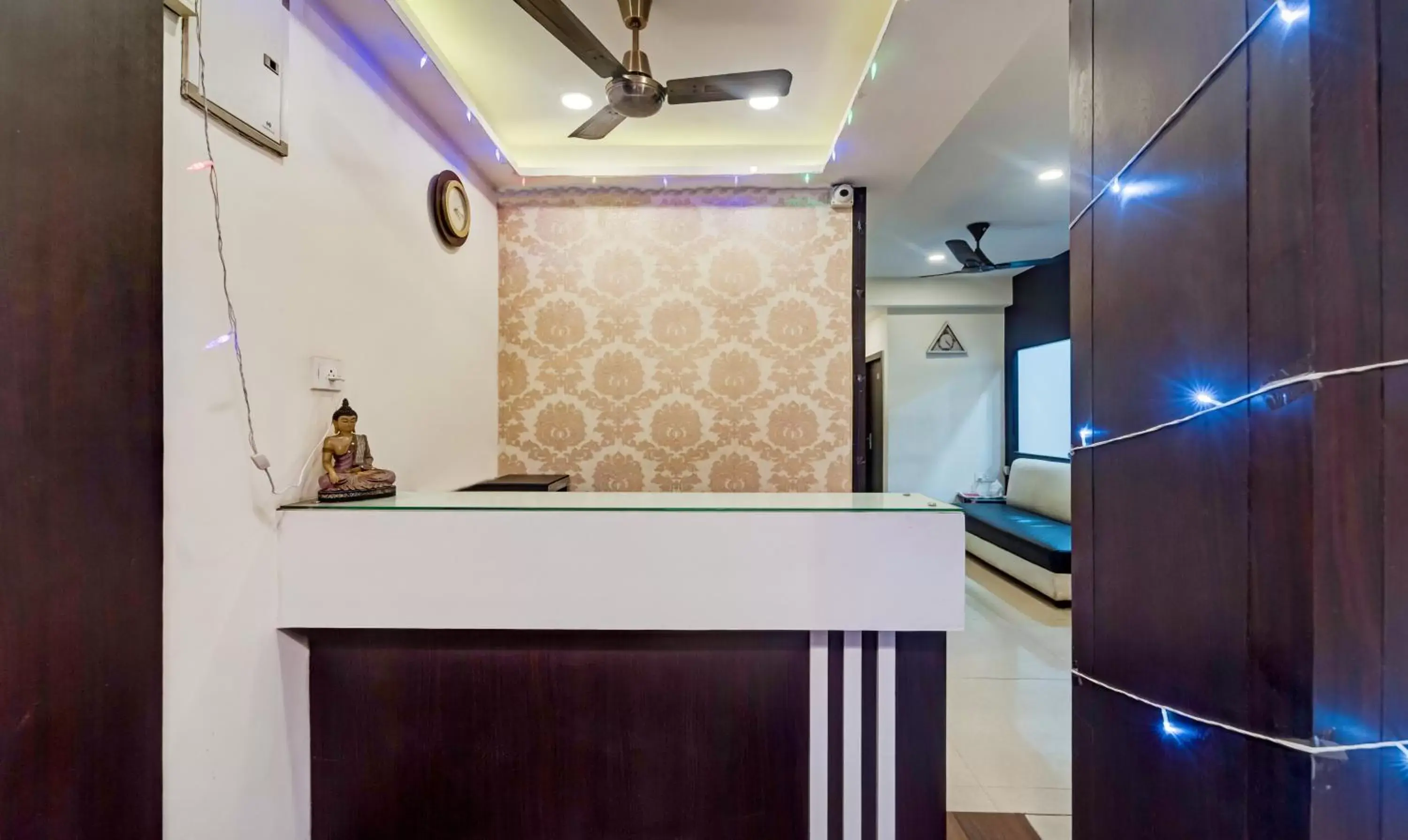 Lobby or reception in Itsy Hotels Neeranand Plaza, Bhawanipur Lobby or reception in Itsy Hotels Neeranand Plaza, Bhawanipur