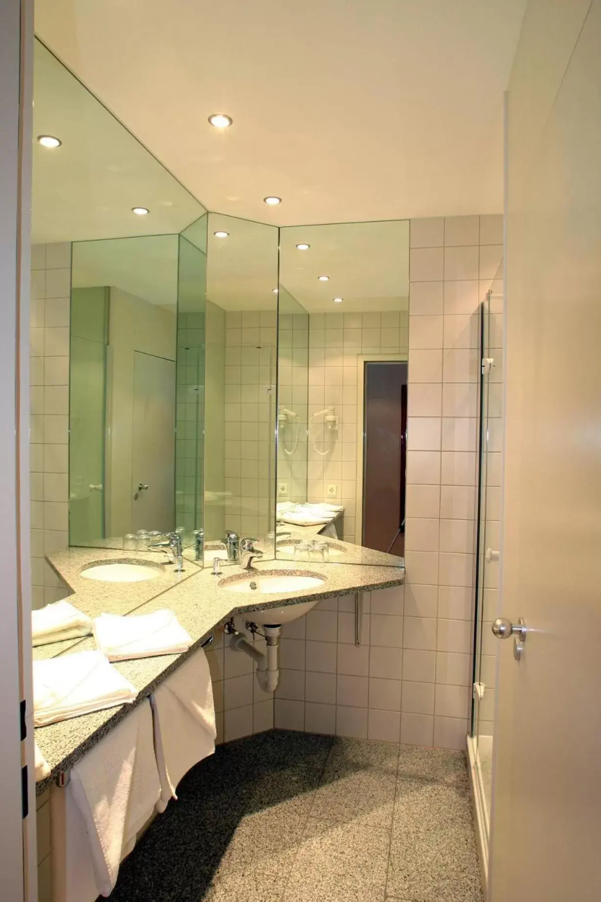 Bathroom in Central Hotel Löwen