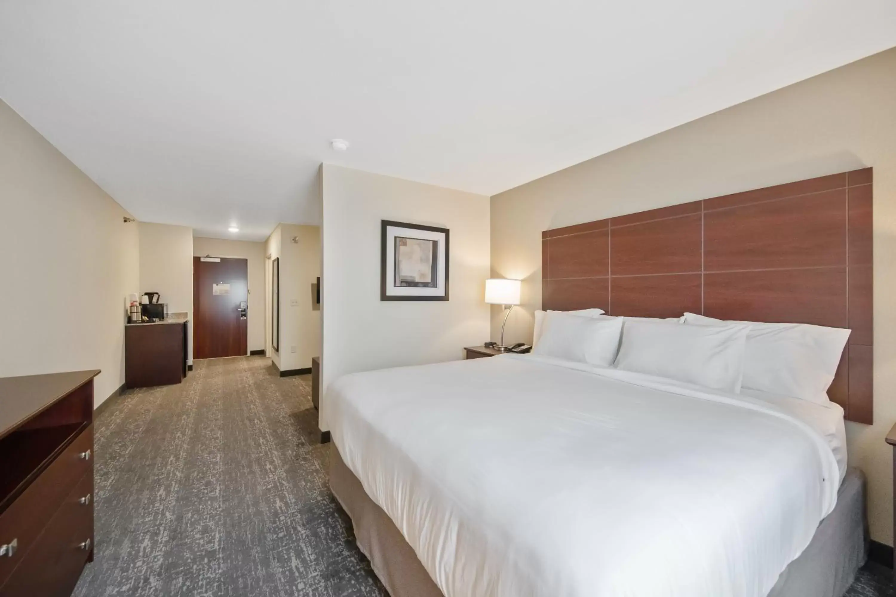 Bed in Cobblestone Hotel & Suites - Austin