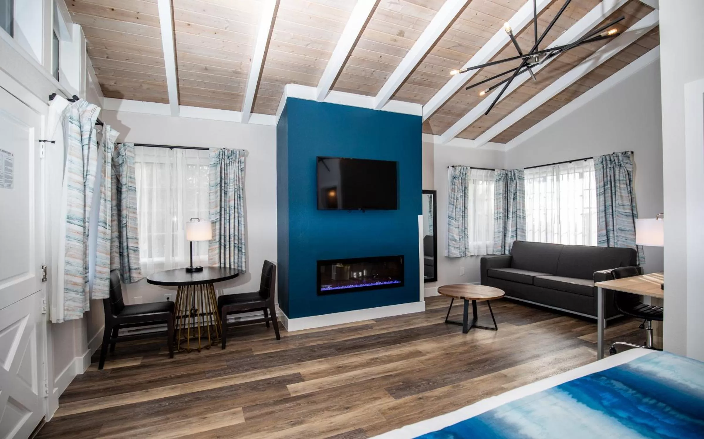 TV and multimedia, Bed in Comfort Inn Carmel By the Sea