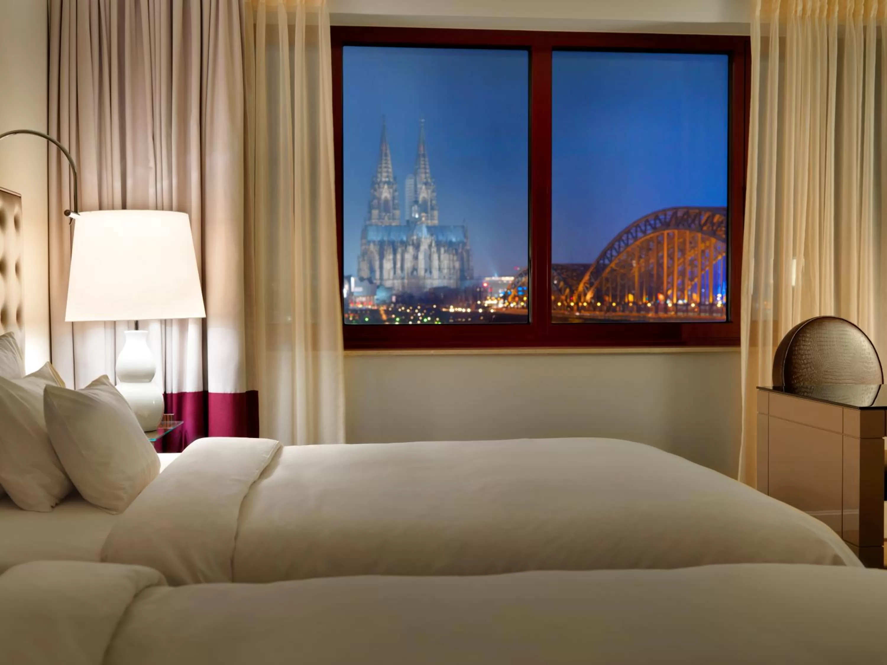 Twin Room with Rhine View in Hyatt Regency Köln