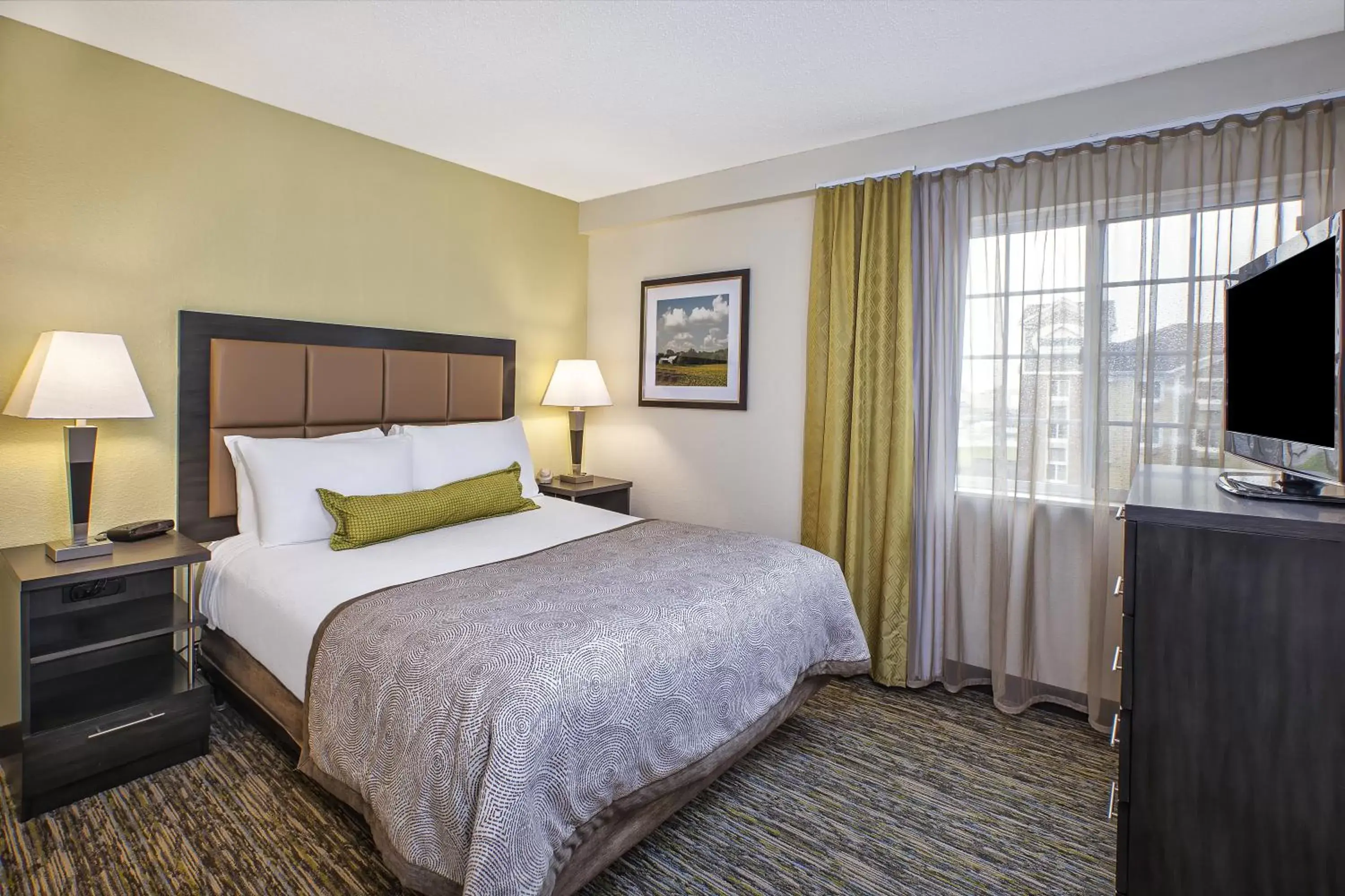 Photo of the whole room, Bed in Candlewood Suites Indianapolis Northeast, an IHG Hotel