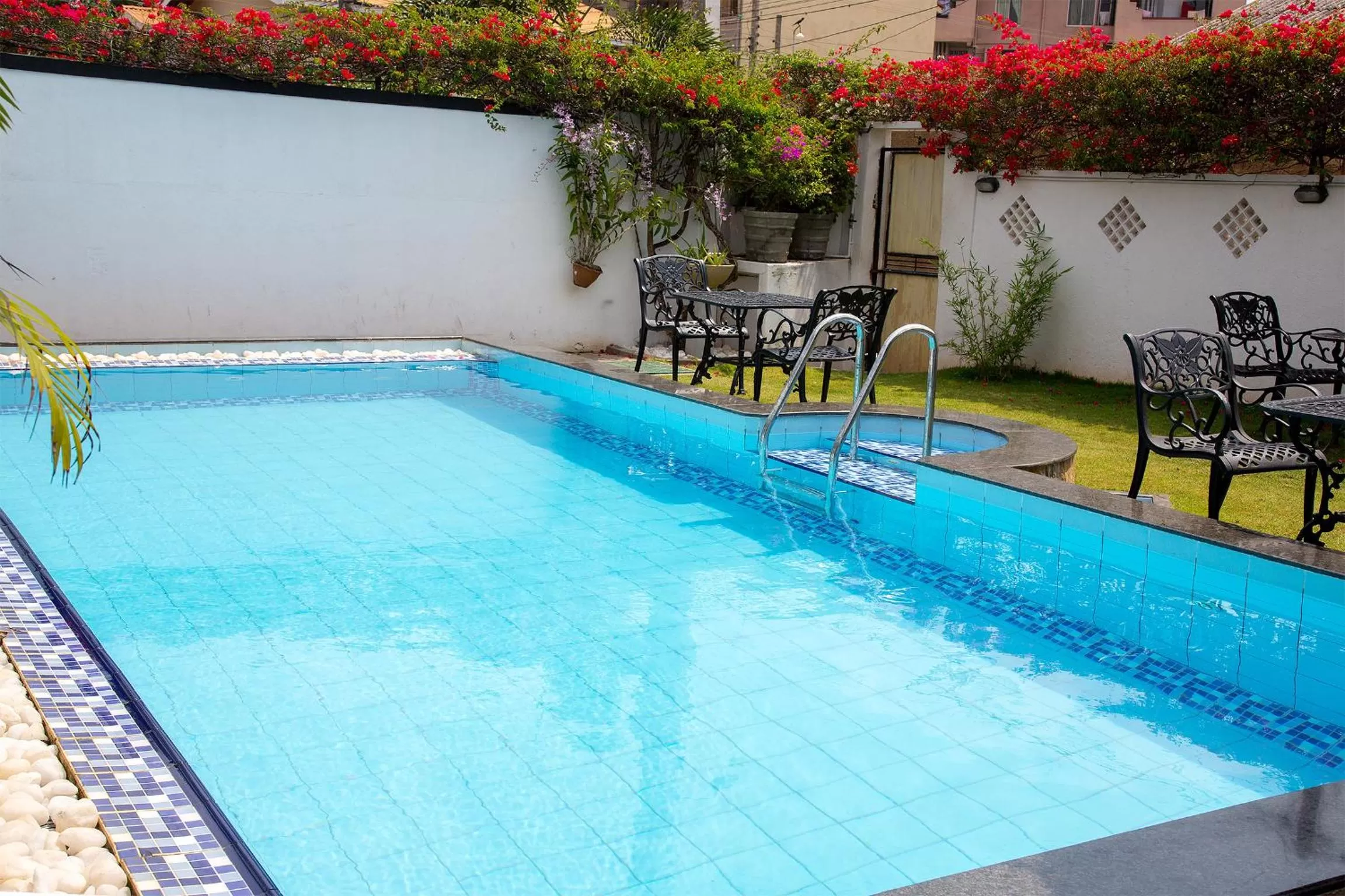 Swimming pool in Suriya Arana