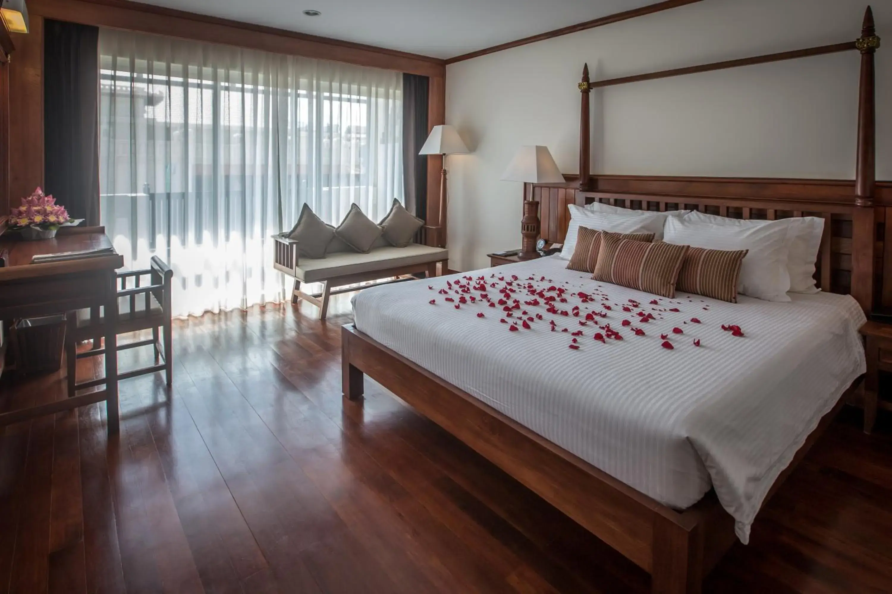 Bed in Empress Residence Resort and Spa