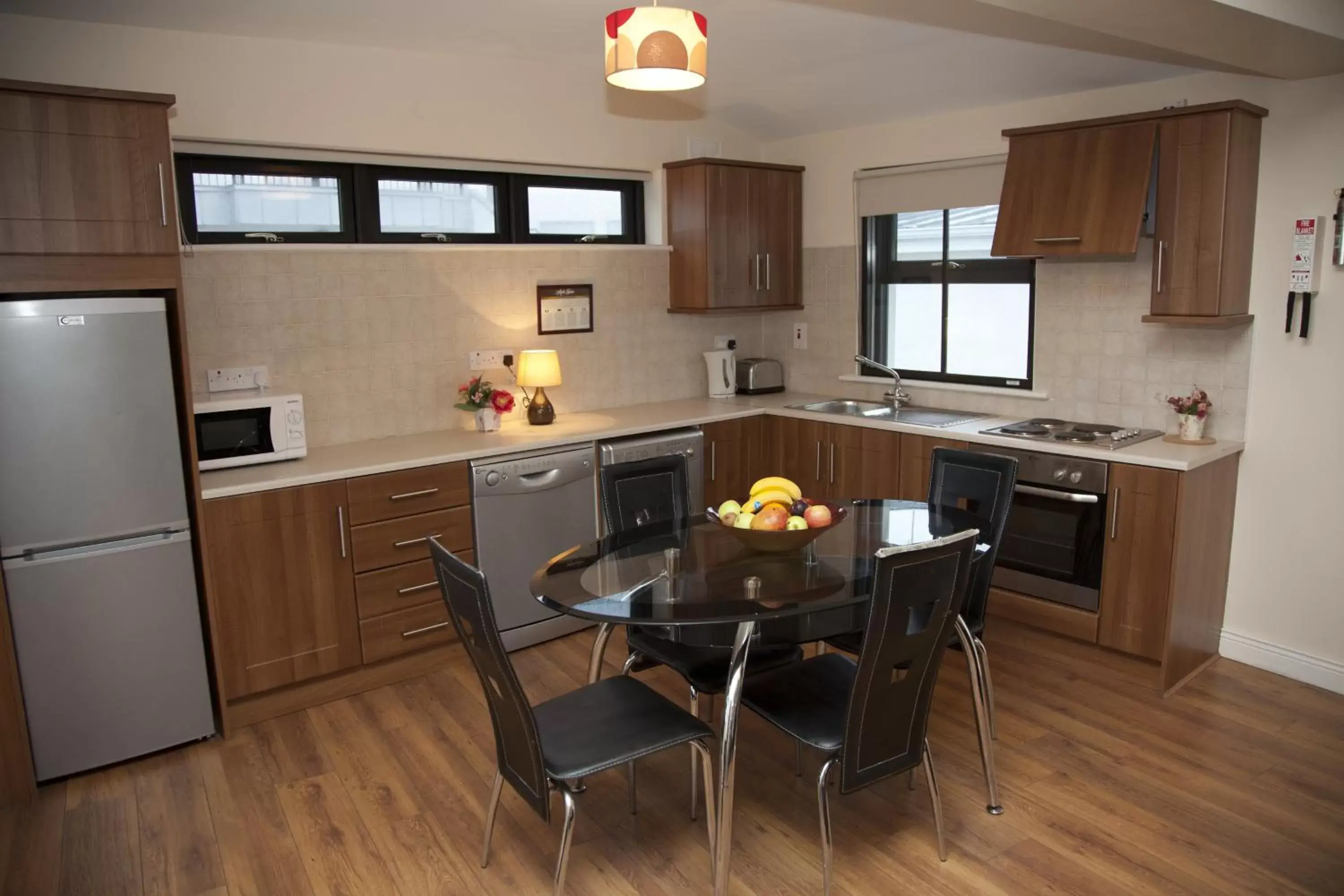 Living room, Kitchen/Kitchenette in Arch House B&B & Apartments