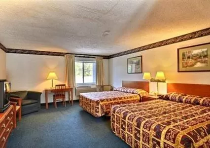 Queen Room with Two Queen Beds - Smoking in Rodeway Inn
