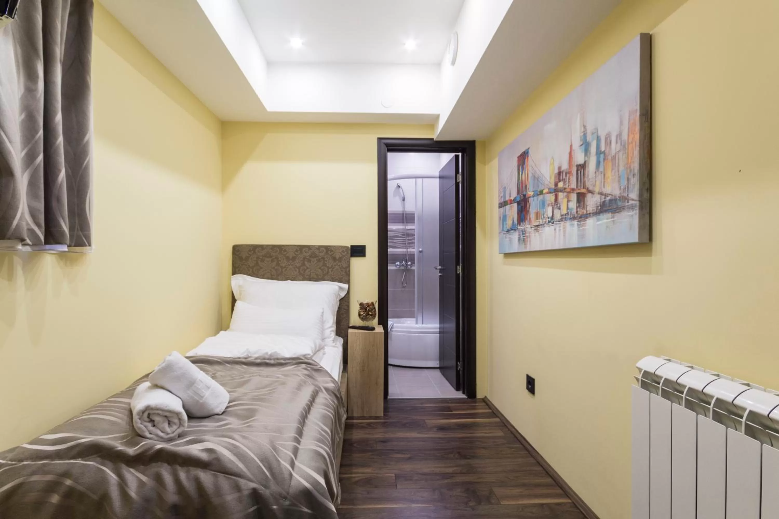 Standard Single Room in Madison - Square Sava