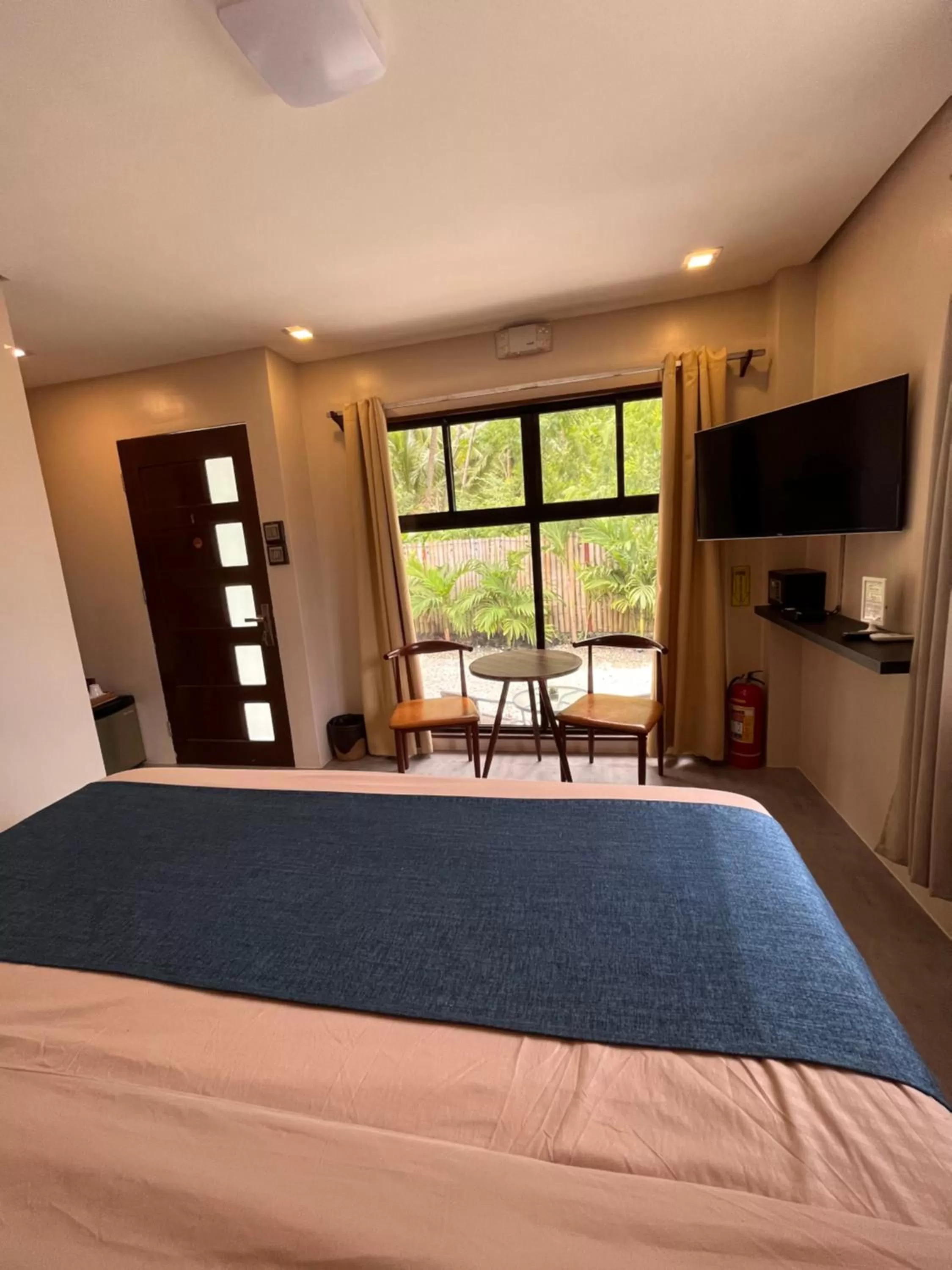 Bed in Southseas Beach Resort and Dive Center