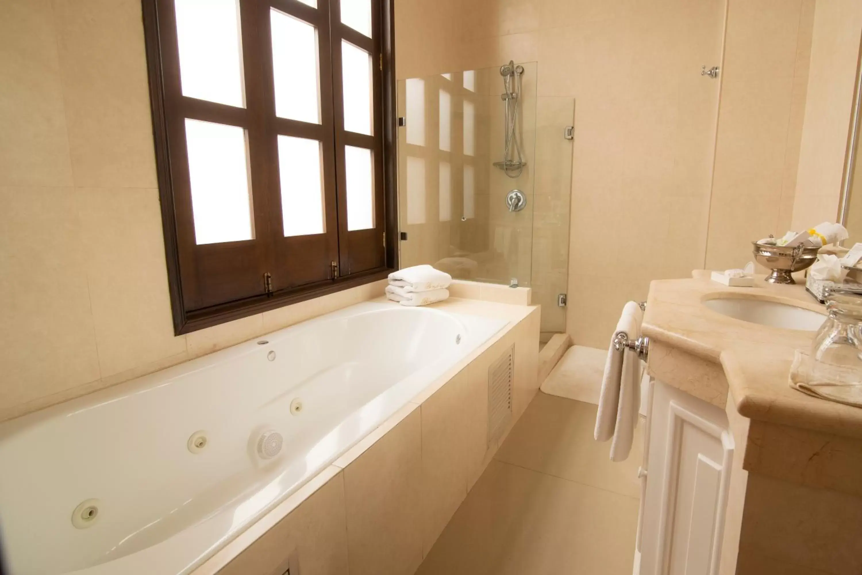 Hot Tub, Bathroom in Palacio Borghese Hotel Boutique - Adults Only