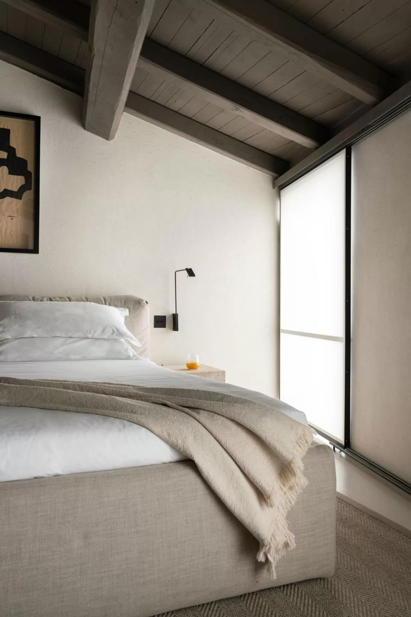 Photo of the whole room, Bed in Hotel Scenario