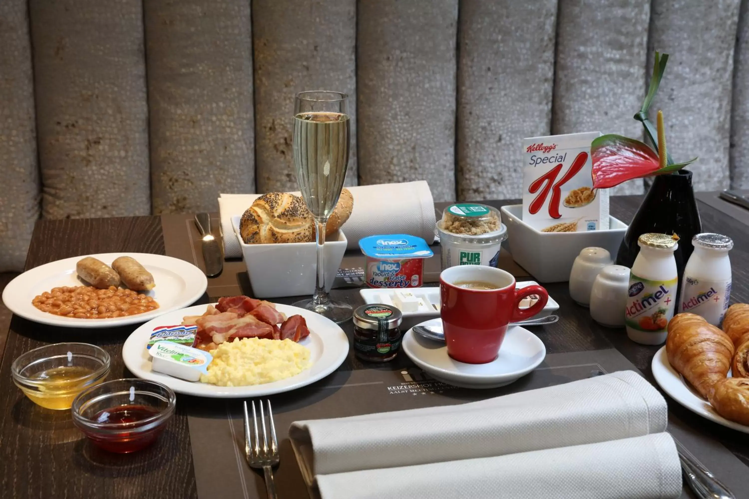 Buffet breakfast, Food in Keizershof Hotel Aalst