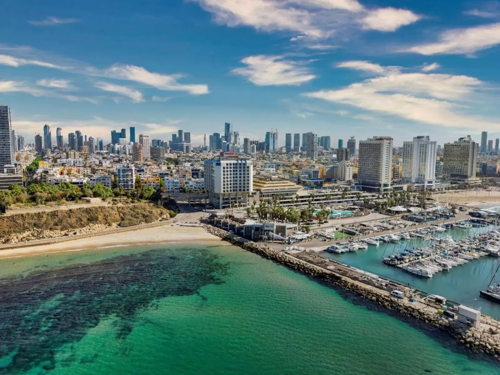 Property building, Bird's-eye View in Carlton Tel Aviv Hotel – Luxury on the Beach
