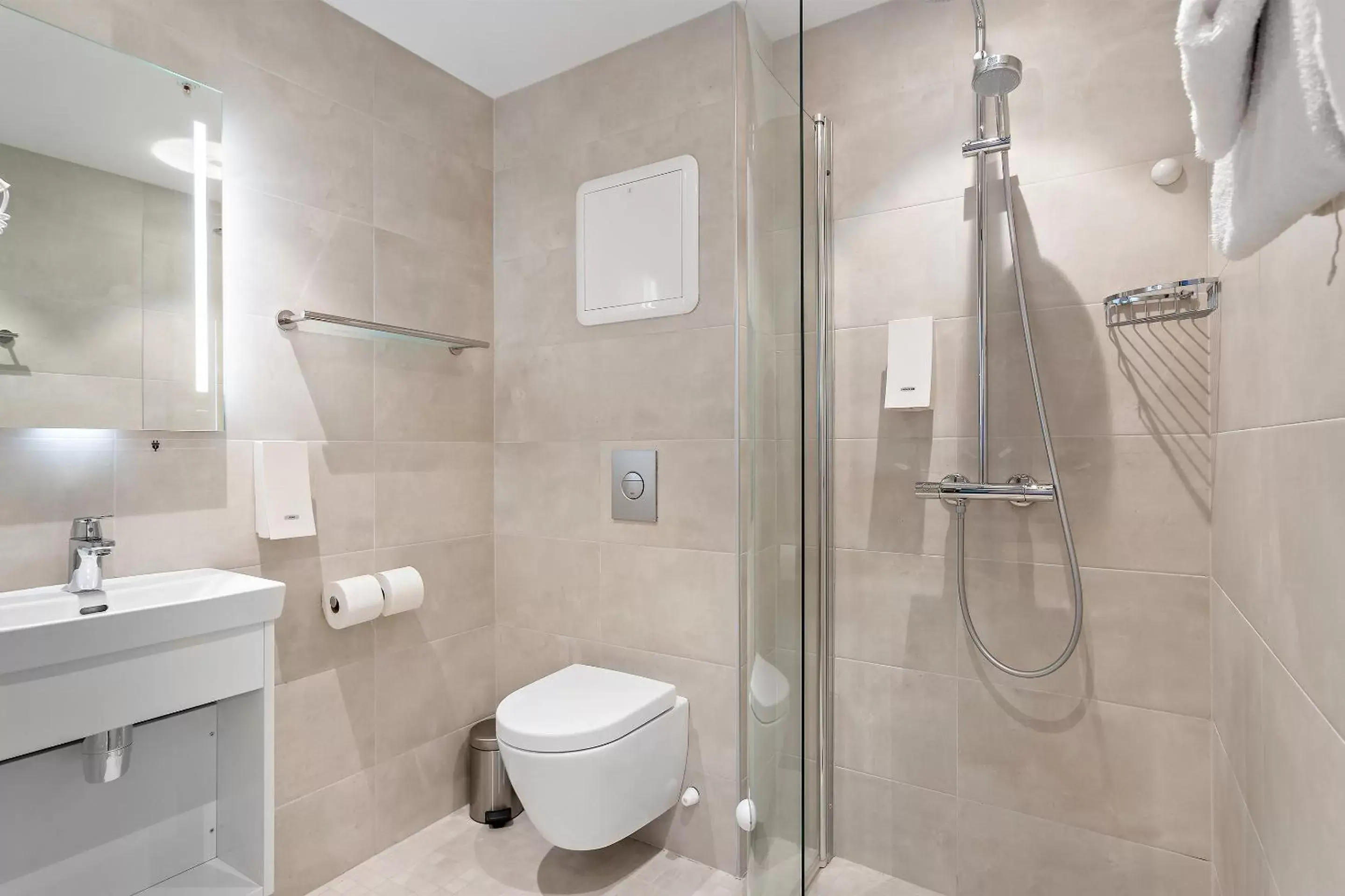 Bathroom in Bergen Harbour Hotel, WorldHotels Crafted