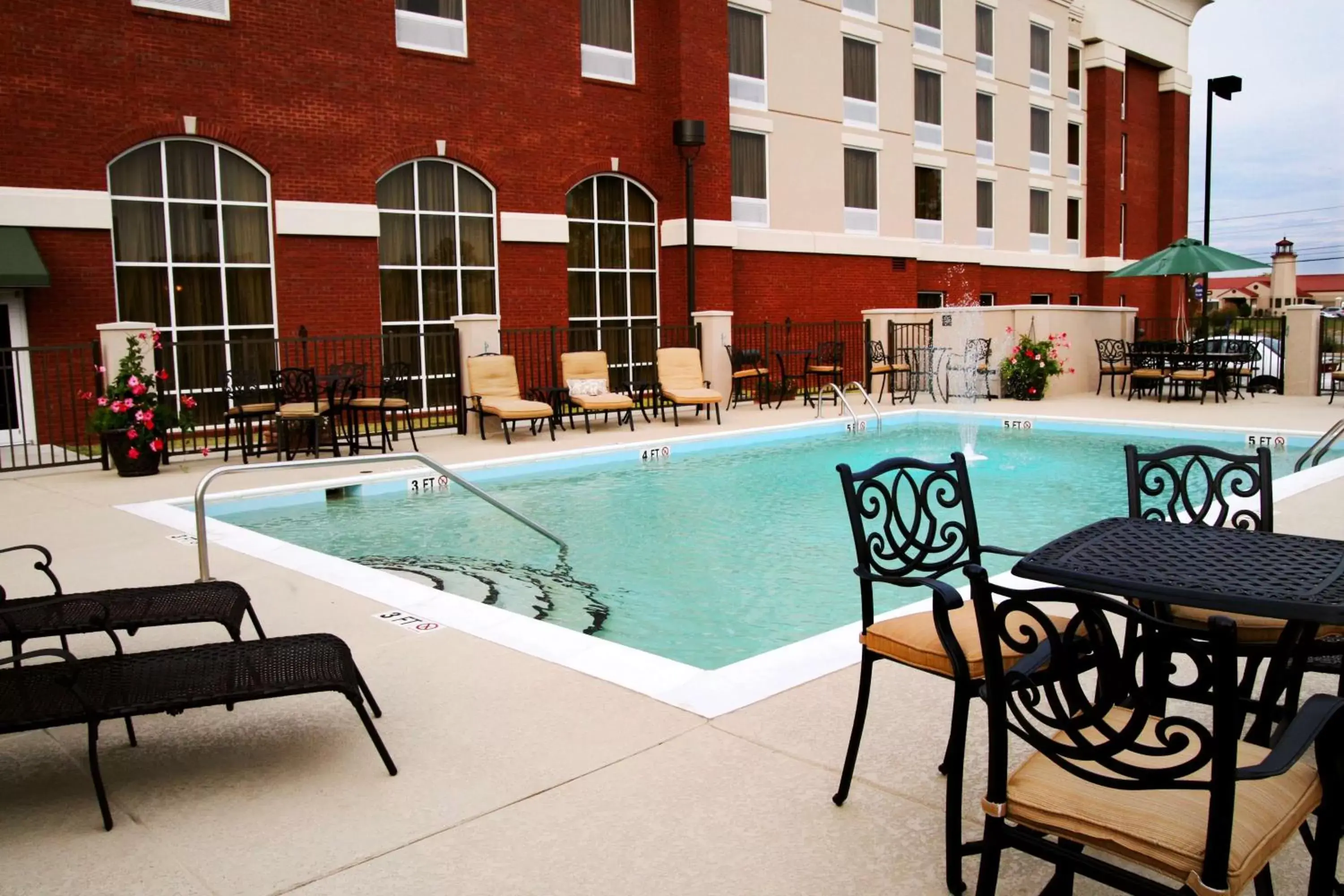 Pool view, Swimming Pool in Hampton Inn & Suites Murfreesboro