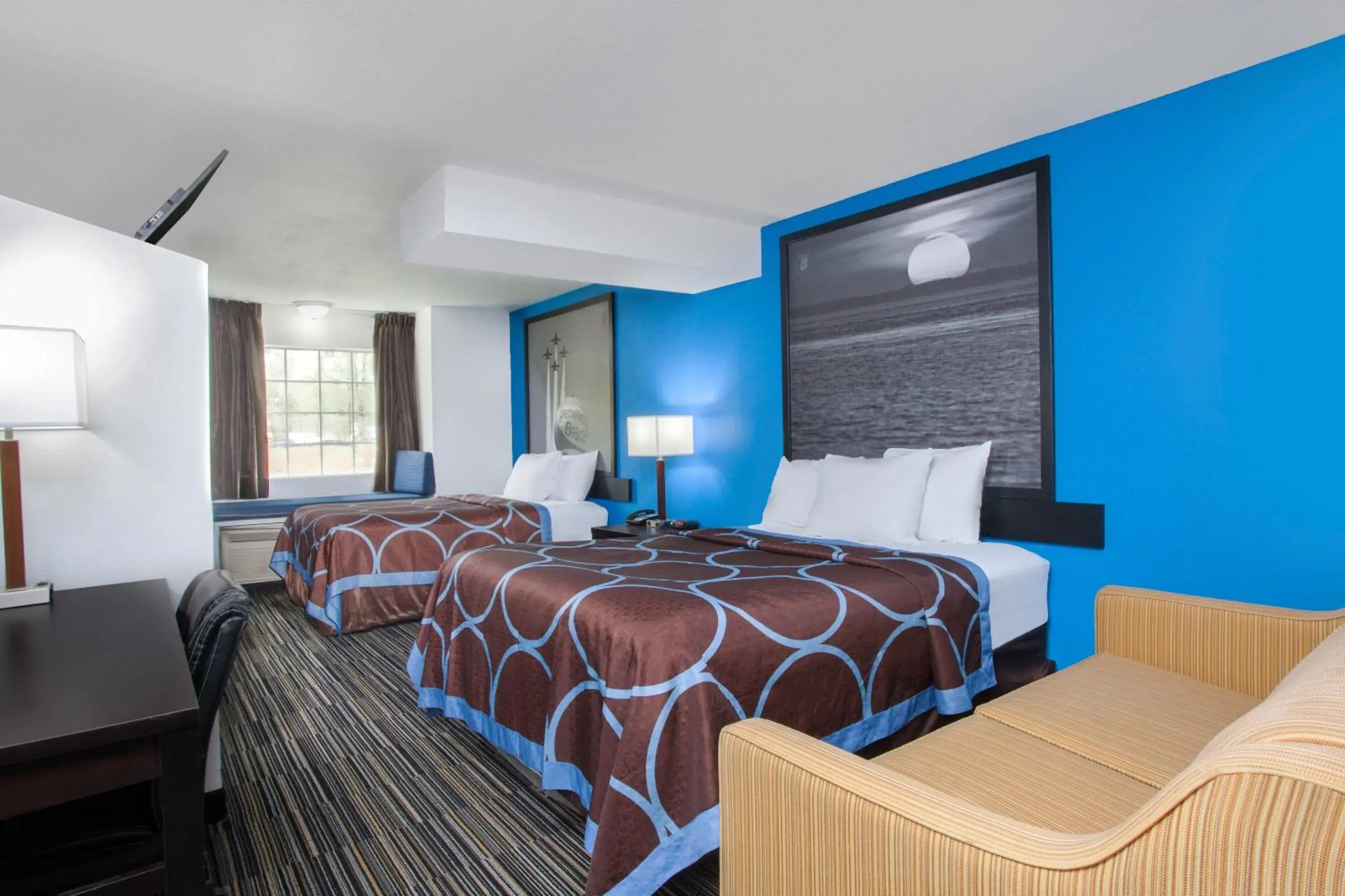 Bedroom, Bed in Super 8 by Wyndham Pensacola
