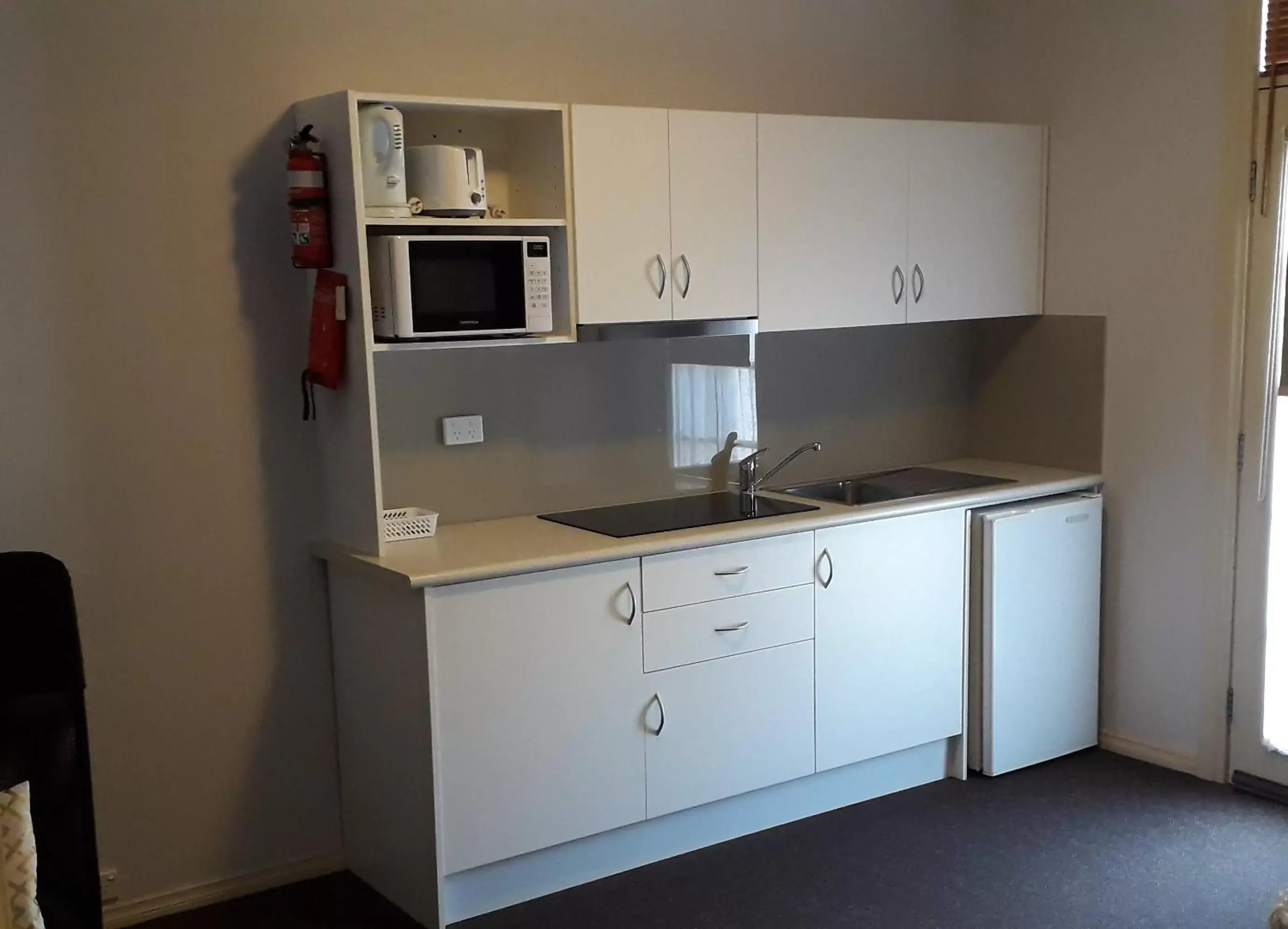 Kitchen or kitchenette, Kitchen/Kitchenette in Daydream Motel and Apartments