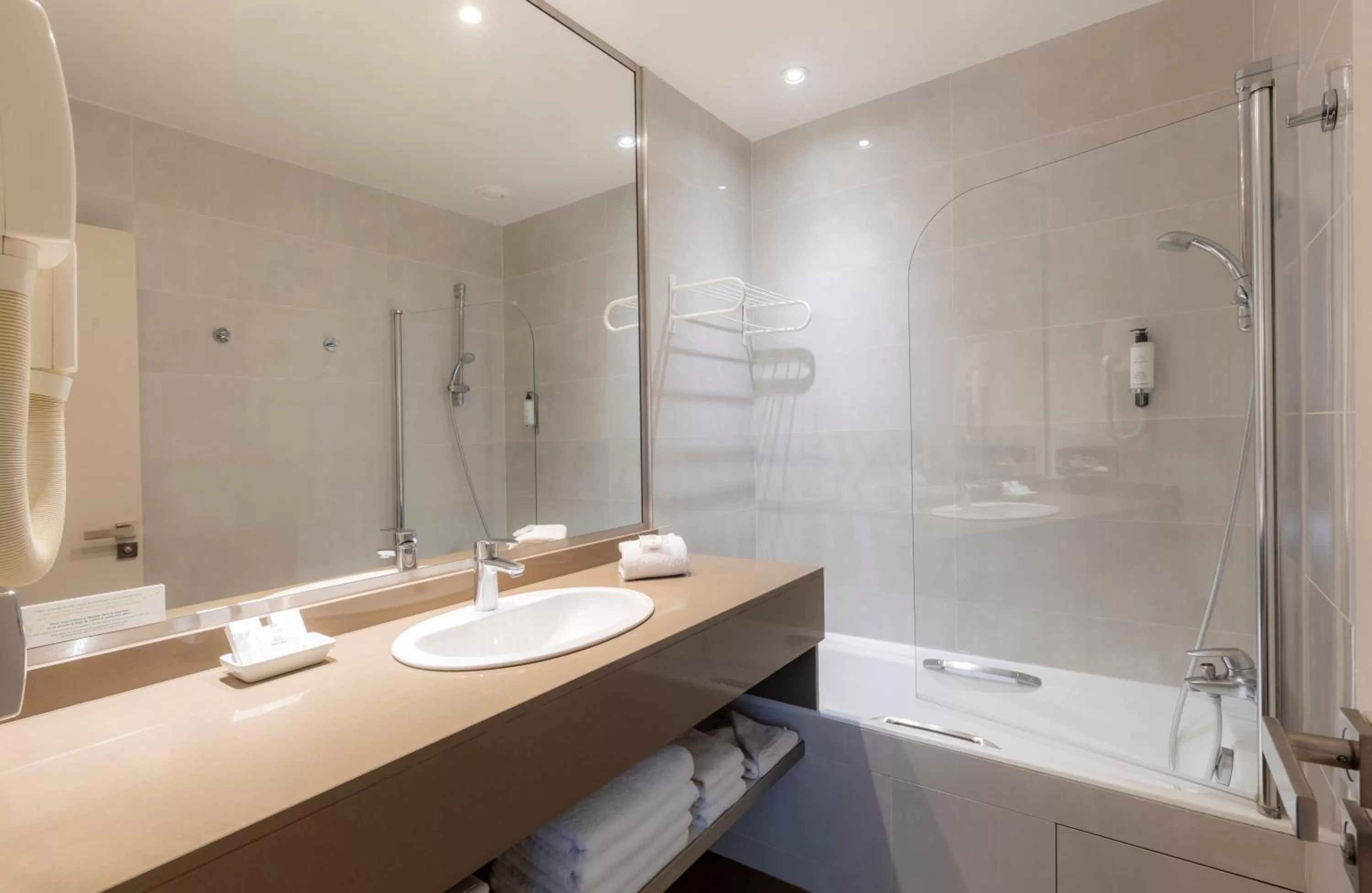 Bathroom in Elysées Ceramic