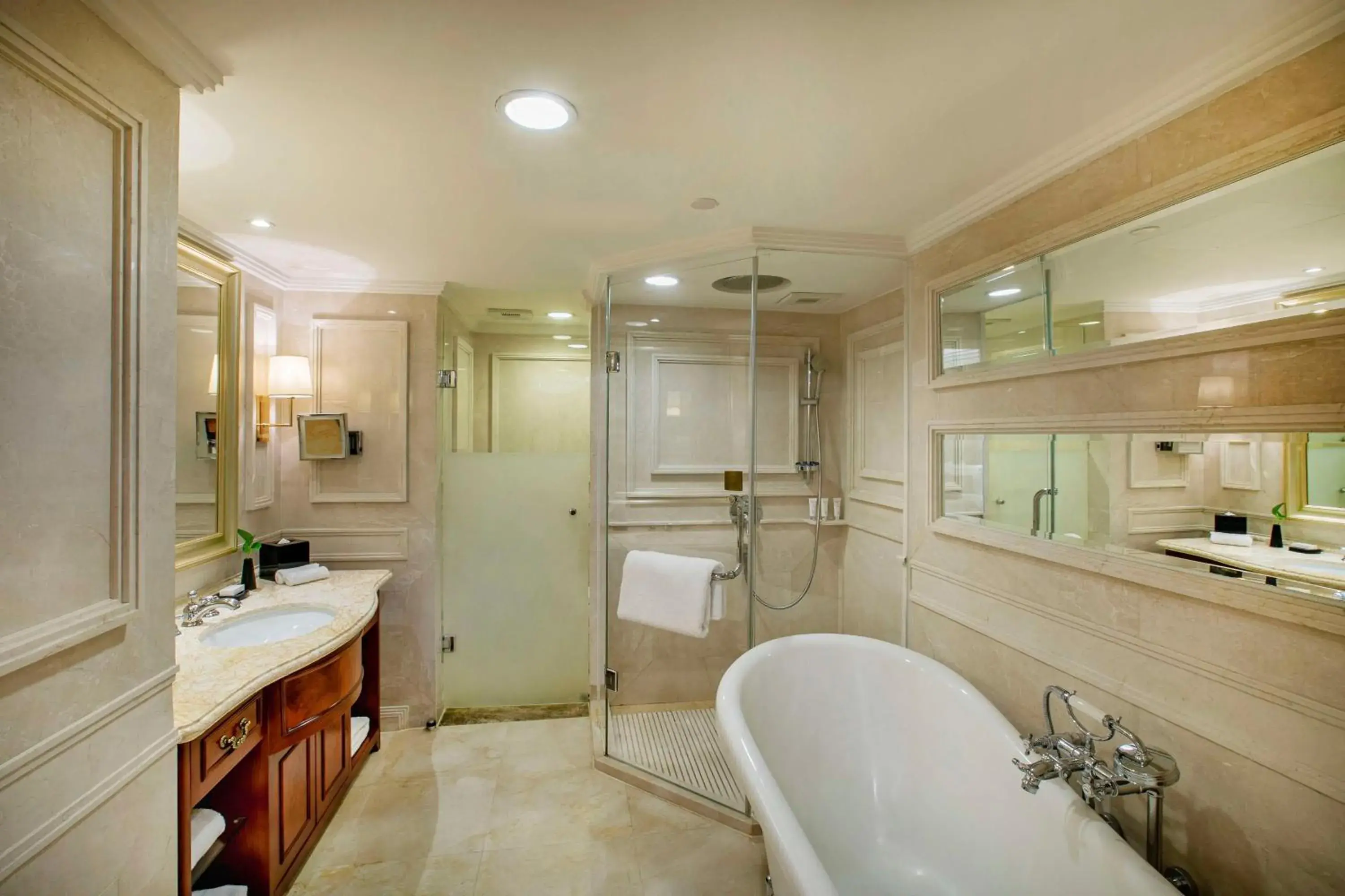 Bathroom in Guiyang Kempinski Hotel