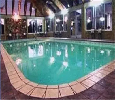 Swimming Pool in Parkside Inn Bridgeview