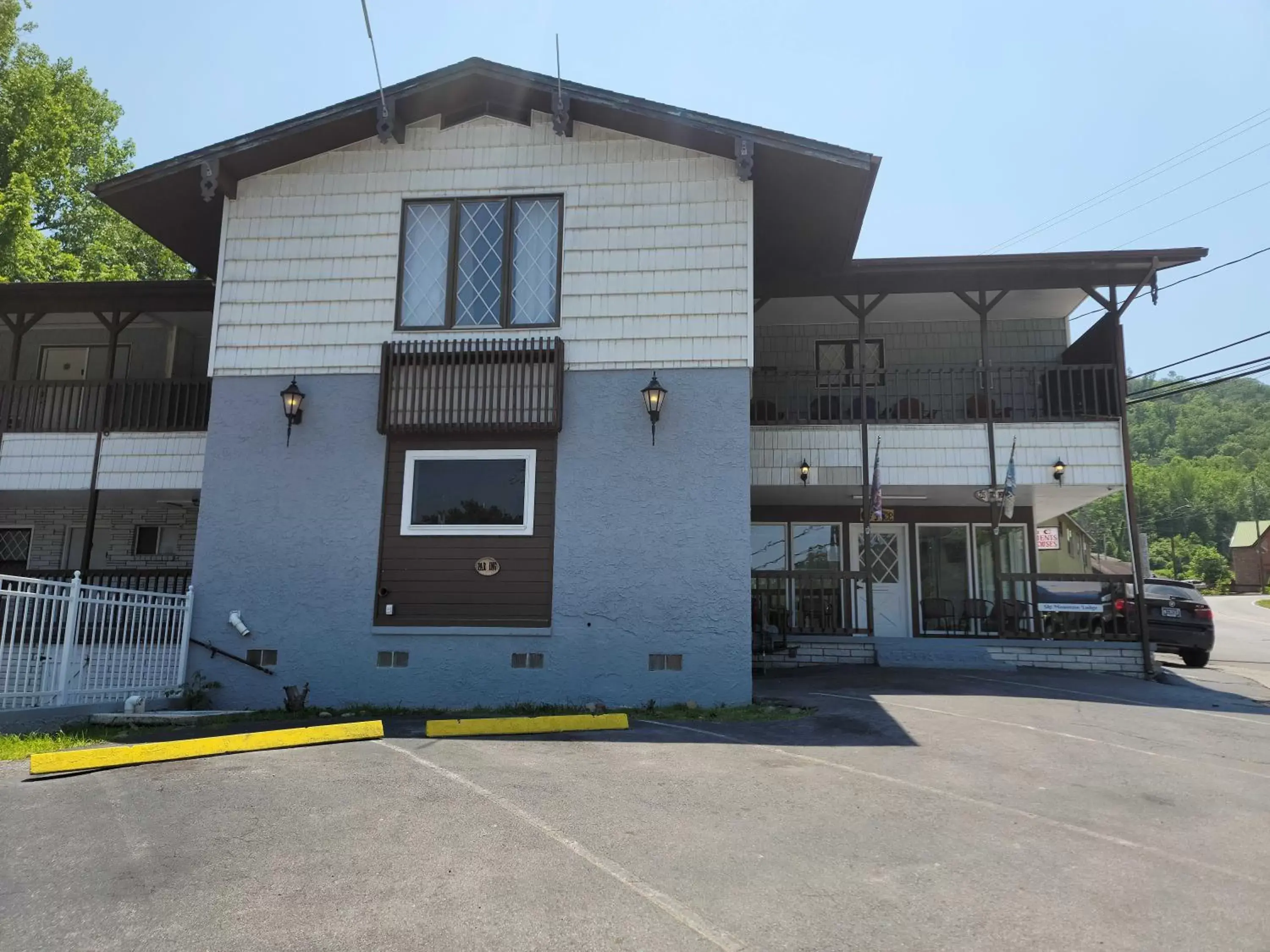 Property building in Ski Mountain Lodge Property building in Ski Mountain Lodge