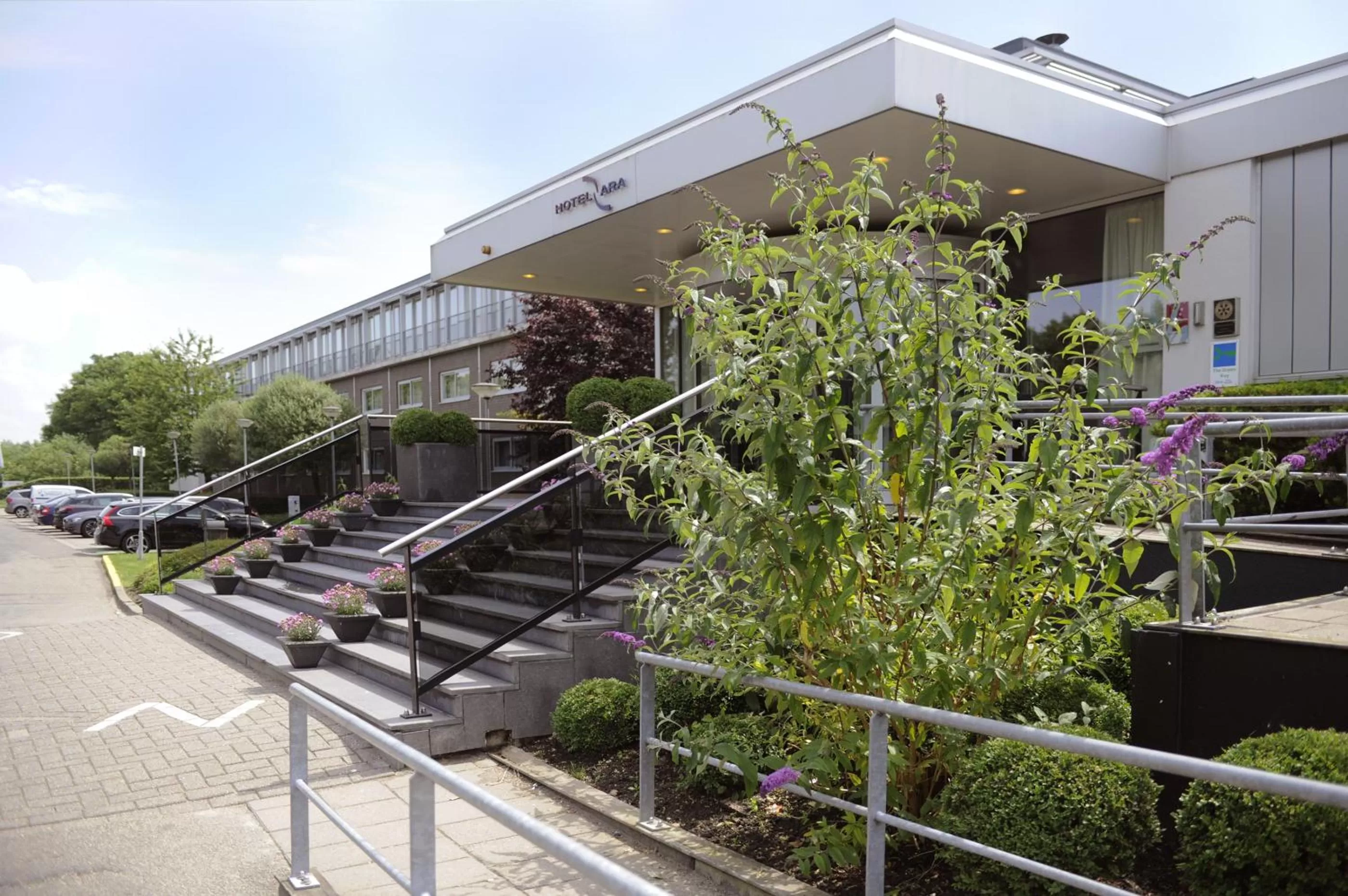 Facade/entrance, Property Building in Van der Valk Hotel ARA Zwijndrecht