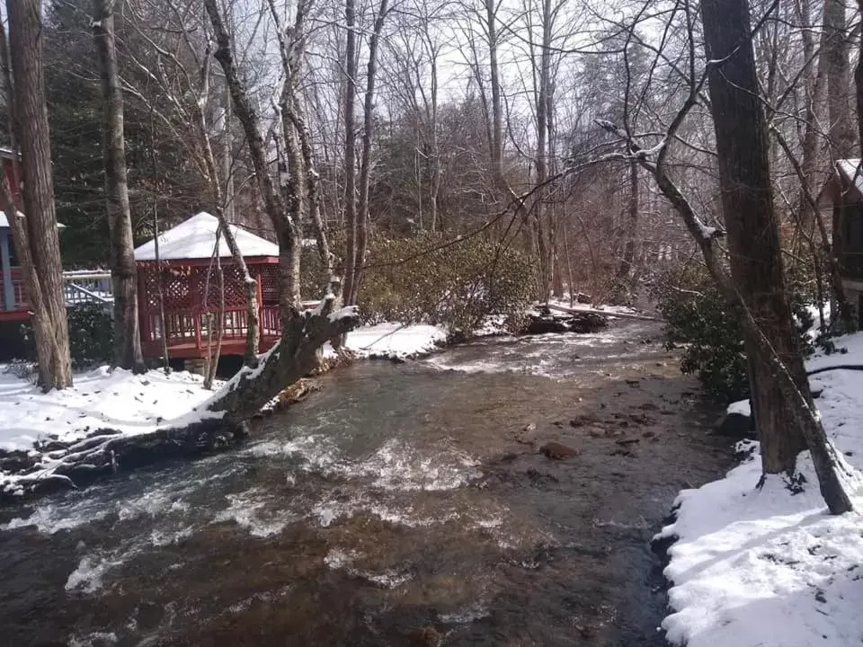 Winter in Jonathan Creek Inn and Villas