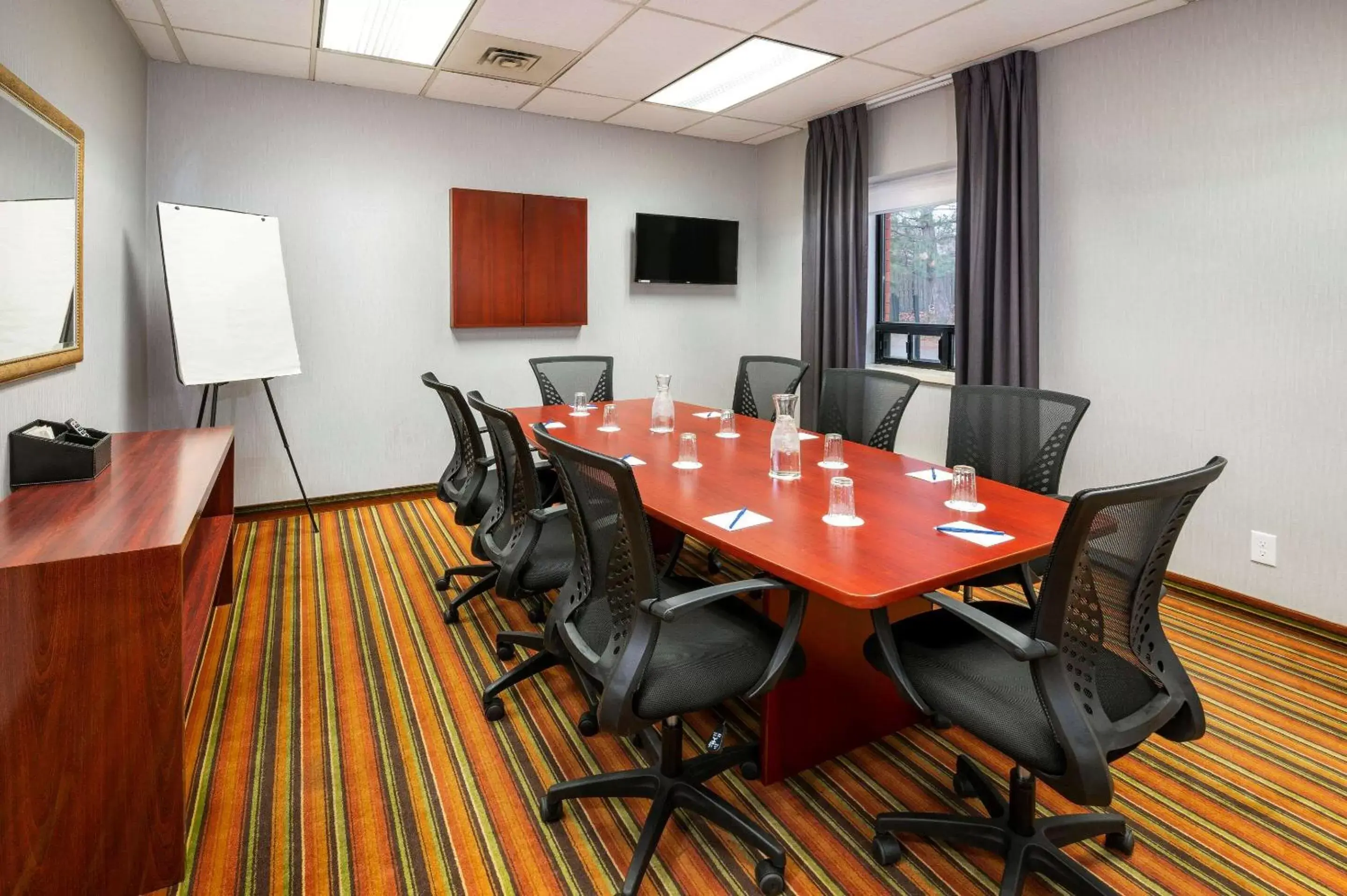 Meeting/conference room in Comfort Hotel & Suites Peterborough