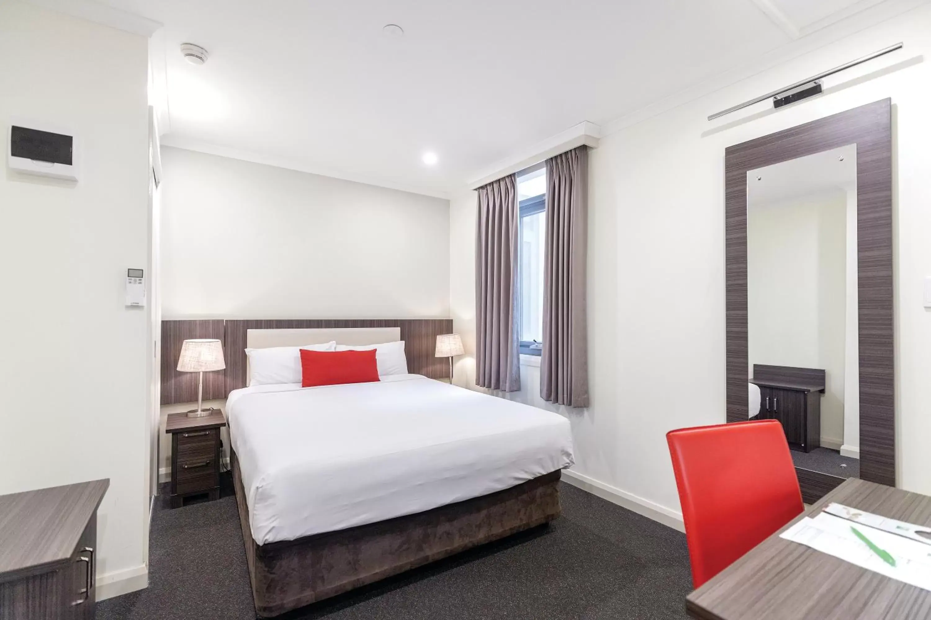 Standard Double Room in ibis Styles Kingsgate Hotel