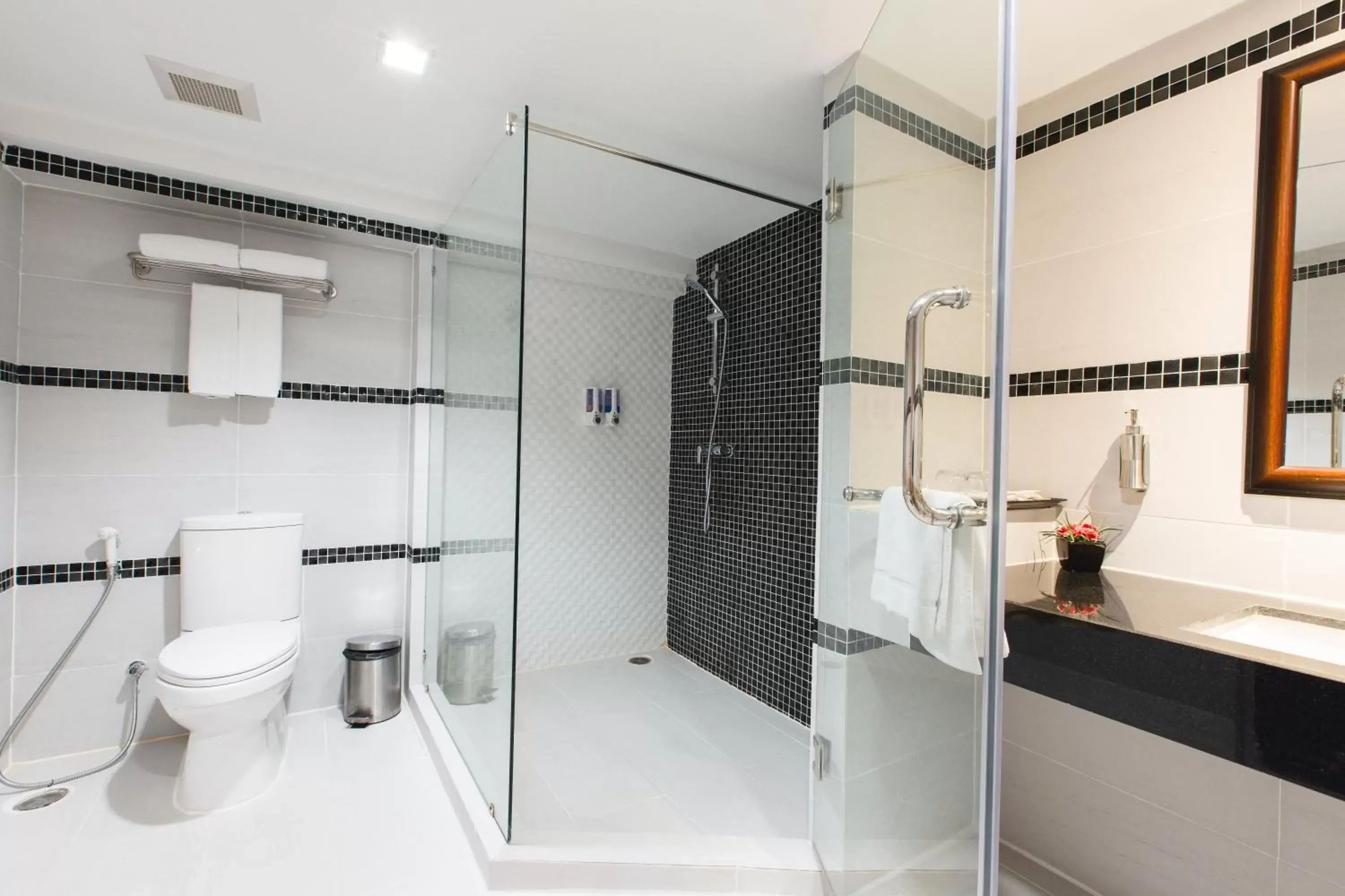 Bathroom in Adelphi Pattaya - SHA Extra Plus