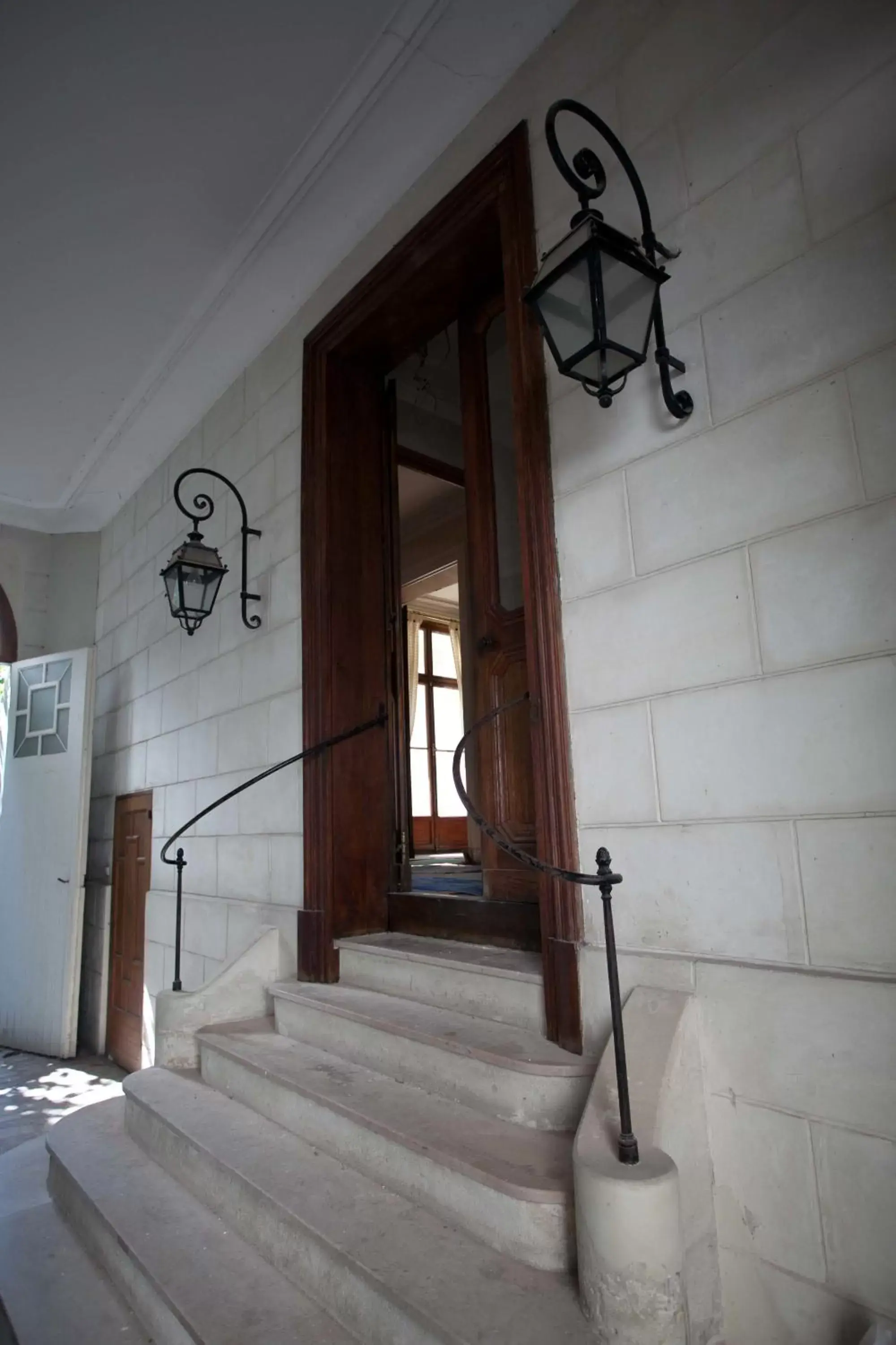 Facade/entrance in La Maison Jules