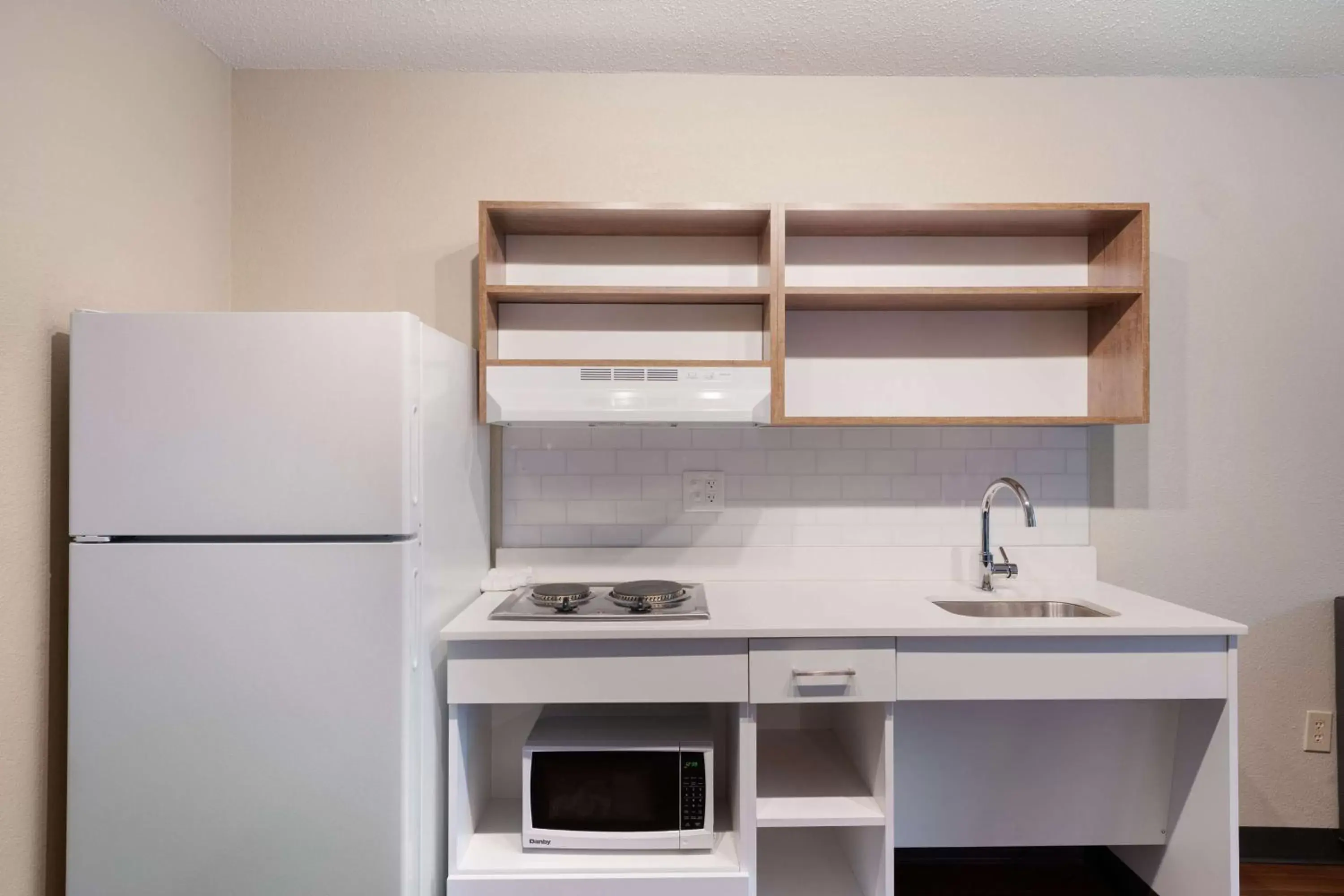Kitchen or kitchenette, Kitchen/Kitchenette in Extended Stay America Suites - Miami - Airport - Doral